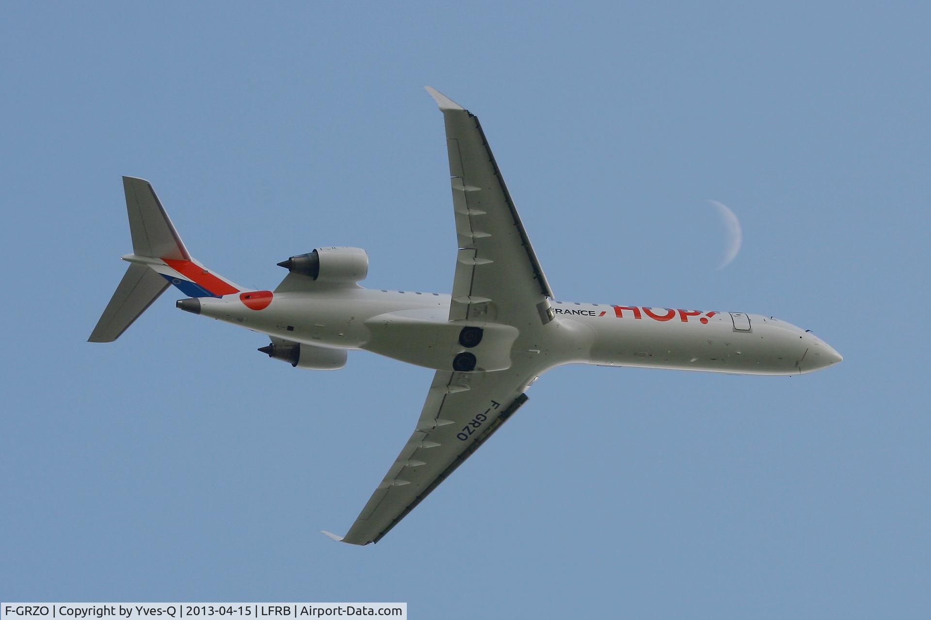 F-GRZO, 2007 Canadair CRJ-700 (CL-600-2C10) Regional Jet C/N 10265, Canadair Regional Jet CRJ-700, Take off rwy 07R, Brest-Bretagne Airport (LFRB-BES)
