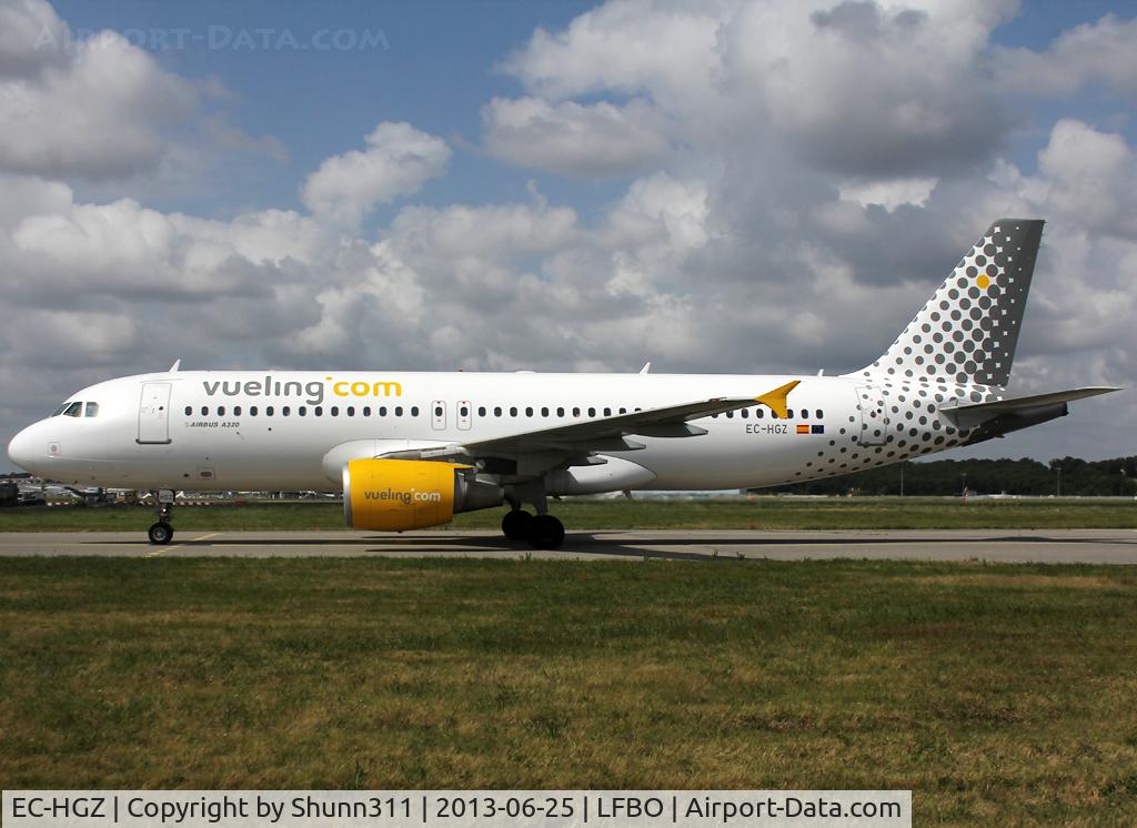 EC-HGZ, 2000 Airbus A320-214 C/N 1208, Taxiing to the Terminal...