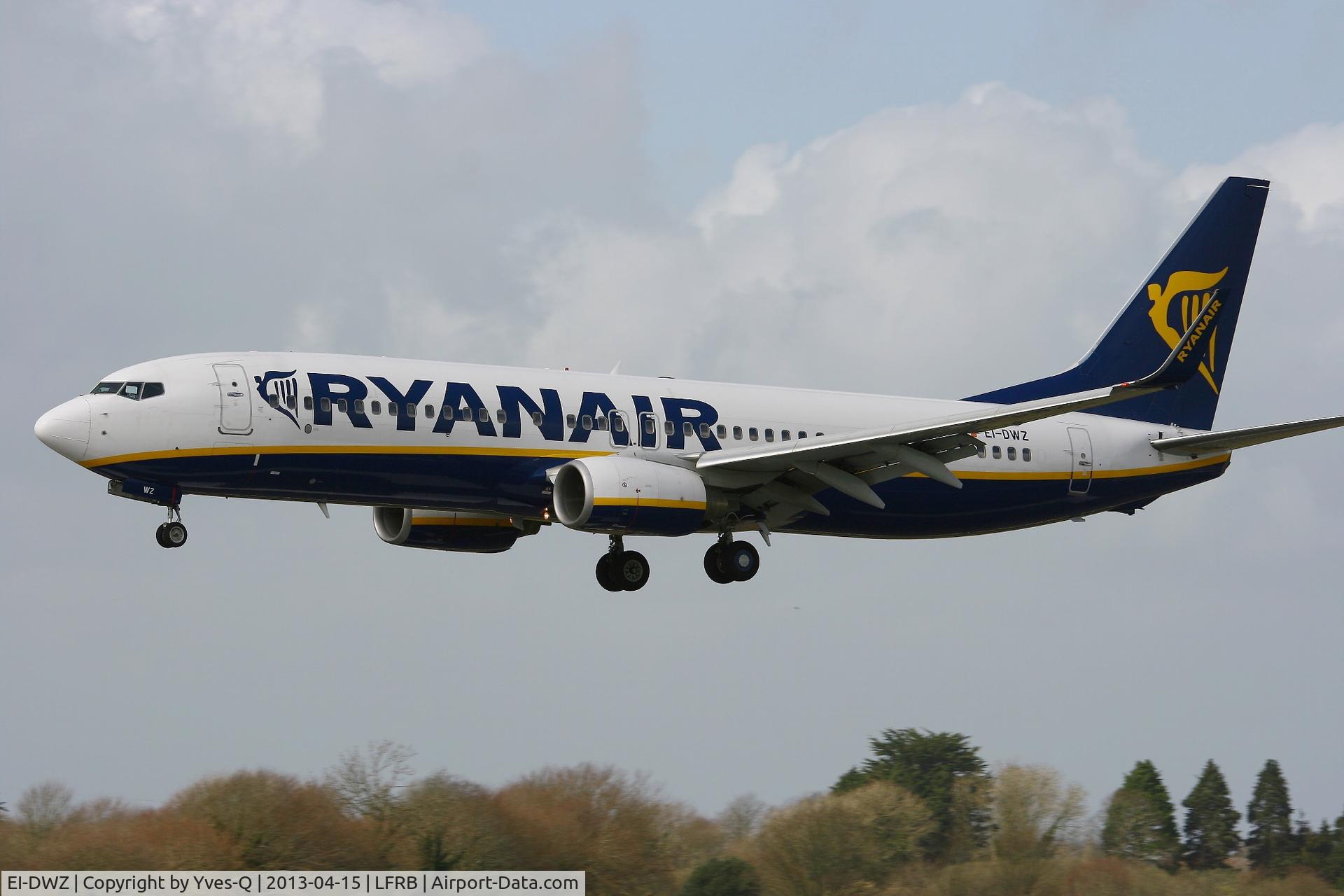 EI-DWZ, 2008 Boeing 737-8AS C/N 33628, Boeing 737-8AS(WL), On final rwy 25L, Brest-Bretagne Airport (LFRB-BES)