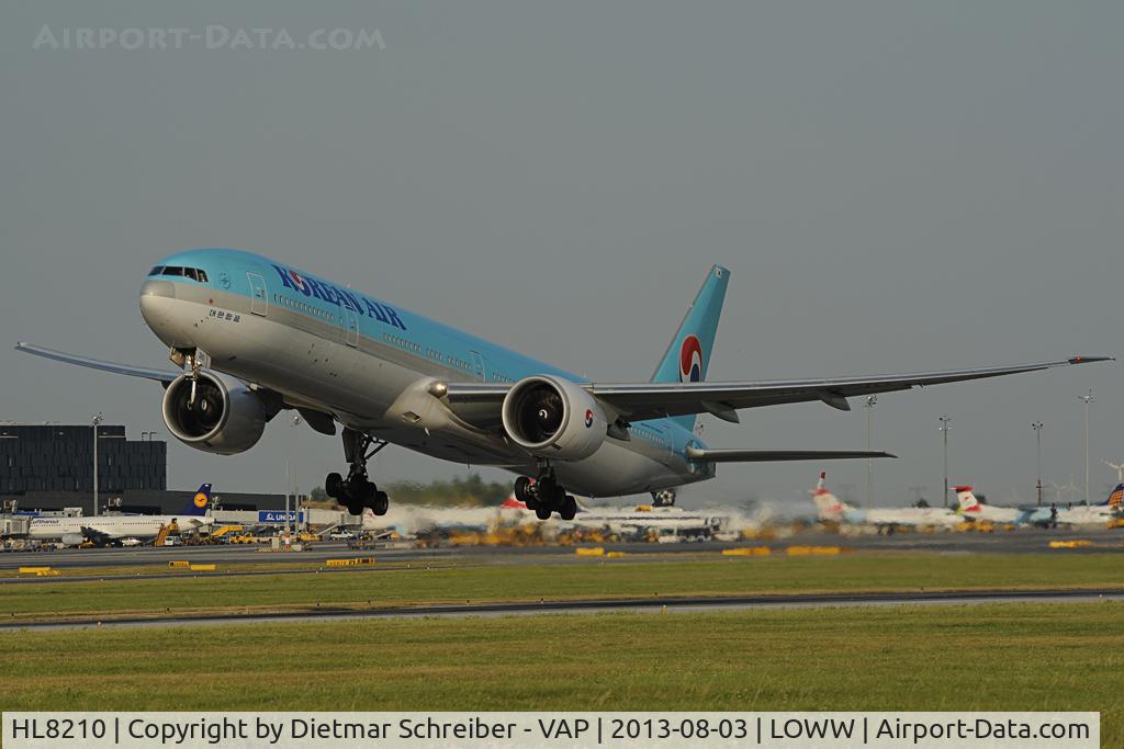 HL8210, 2010 Boeing 777-3B5/ER C/N 40377, Korean Air Boeing 777-300