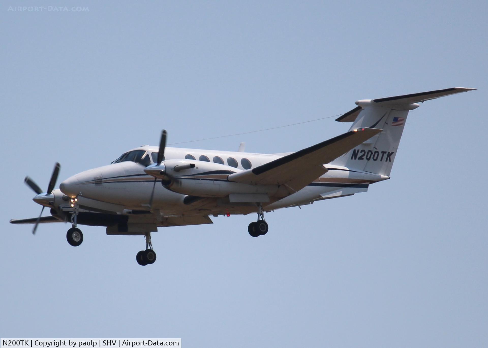 N200TK, 1985 Beech B200 King Air C/N BB-1240, Landing at Shreveport Regional.