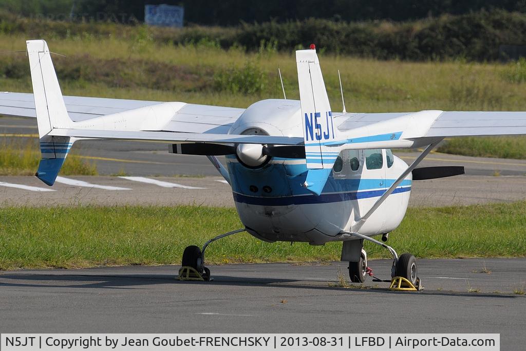 N5JT, 1972 Cessna 337G Super Skymaster C/N 33701468, parking MAP Handling
