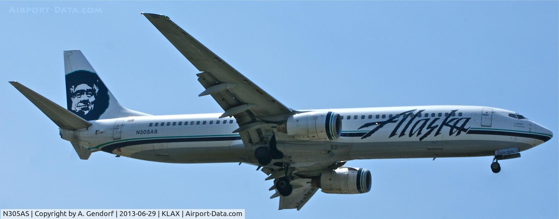 N305AS, 2000 Boeing 737-990 C/N 30013, Alaska Airlines, is here approaching Los Angeles Int´l(KLAX)