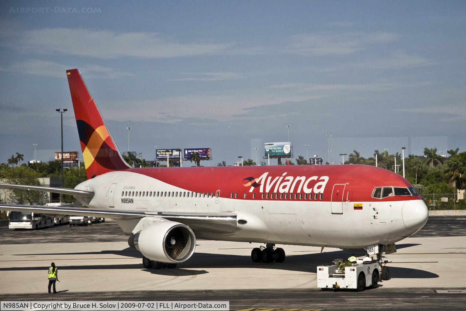 N985AN, 1990 Boeing 767-259 C/N 24618, on the tarmac