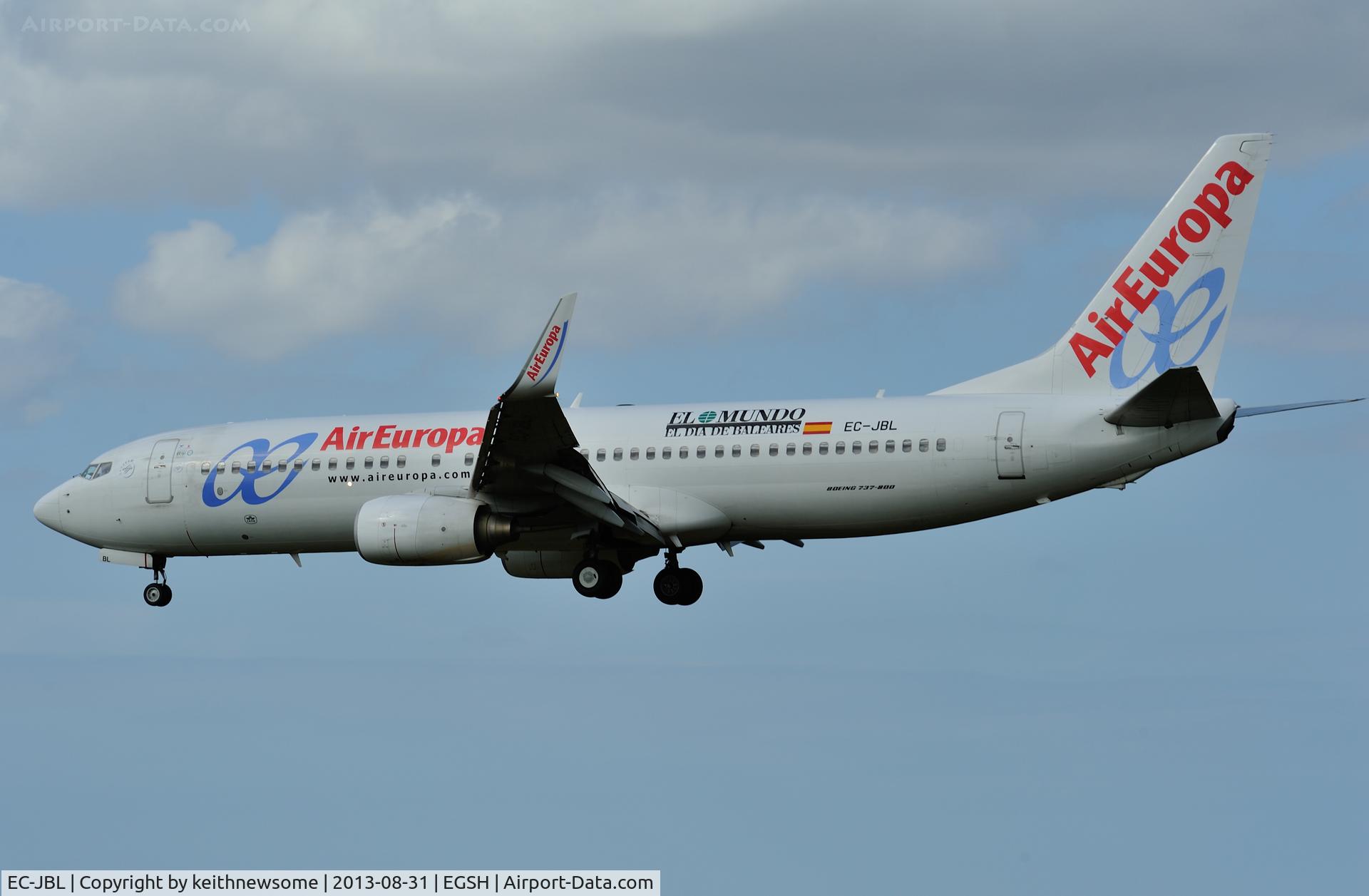 EC-JBL, 2004 Boeing 737-85P C/N 33974, Landing onto runway 27.