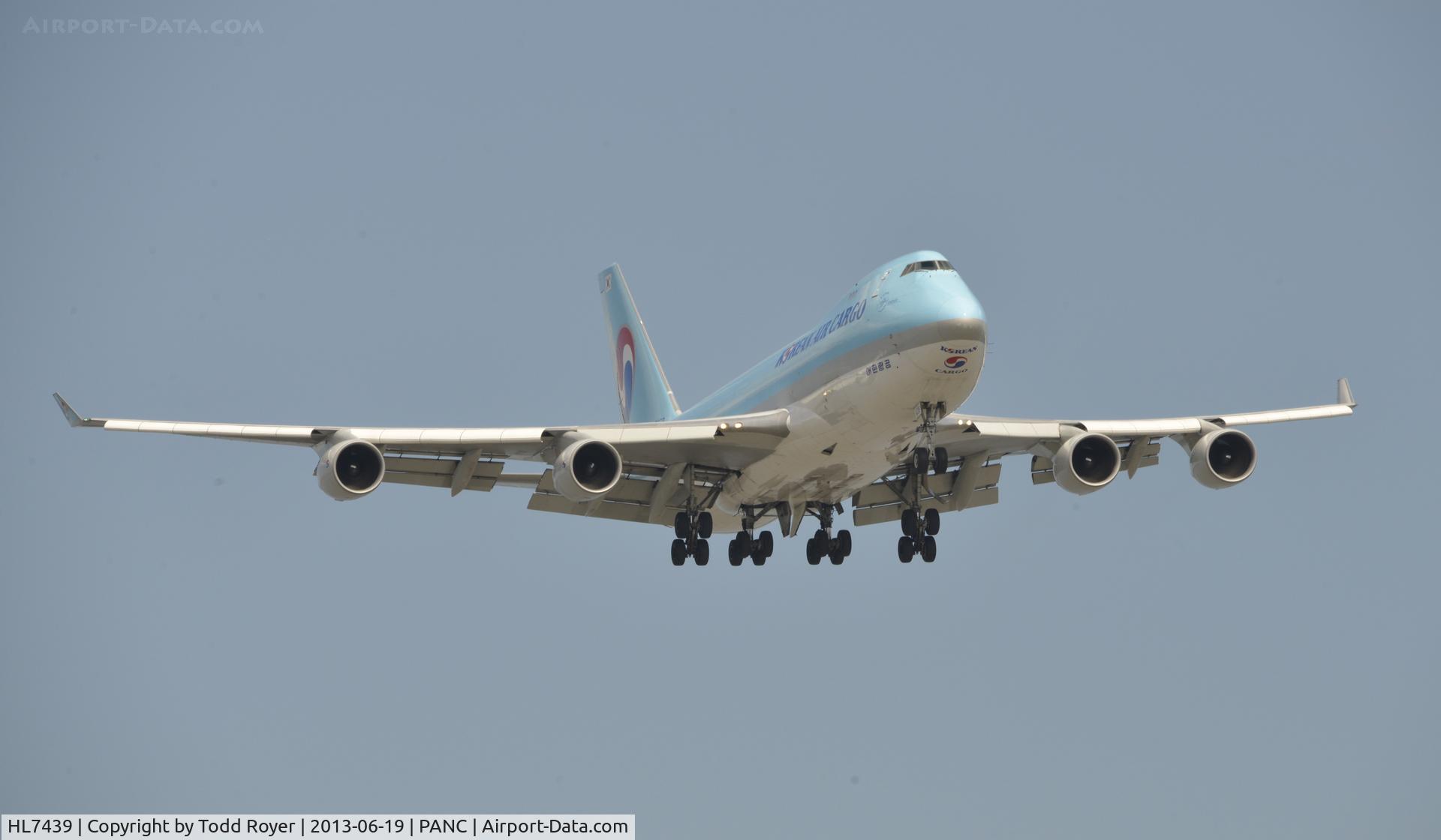 HL7439, 2003 Boeing 747-4B5F/SCD C/N 33516, Arriving at Anchorage