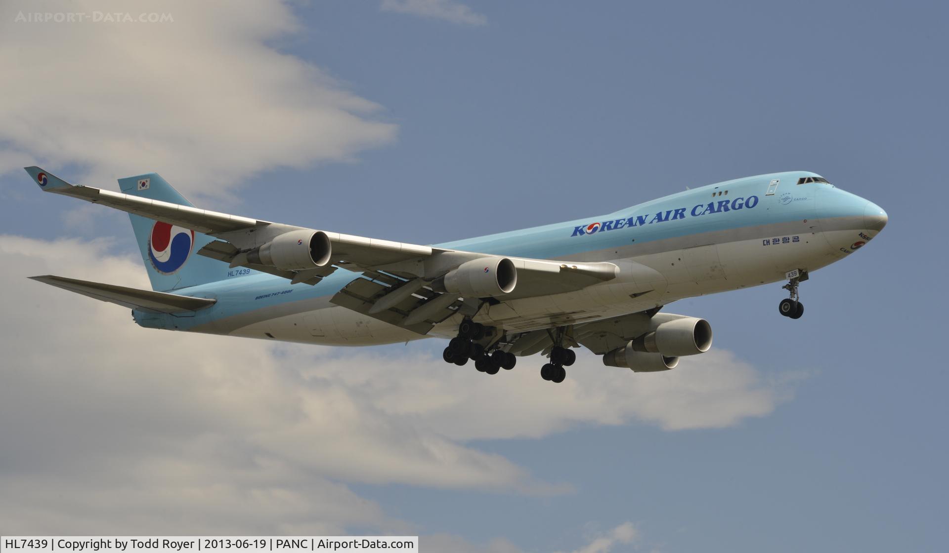HL7439, 2003 Boeing 747-4B5F/SCD C/N 33516, Arriving at Anchorage