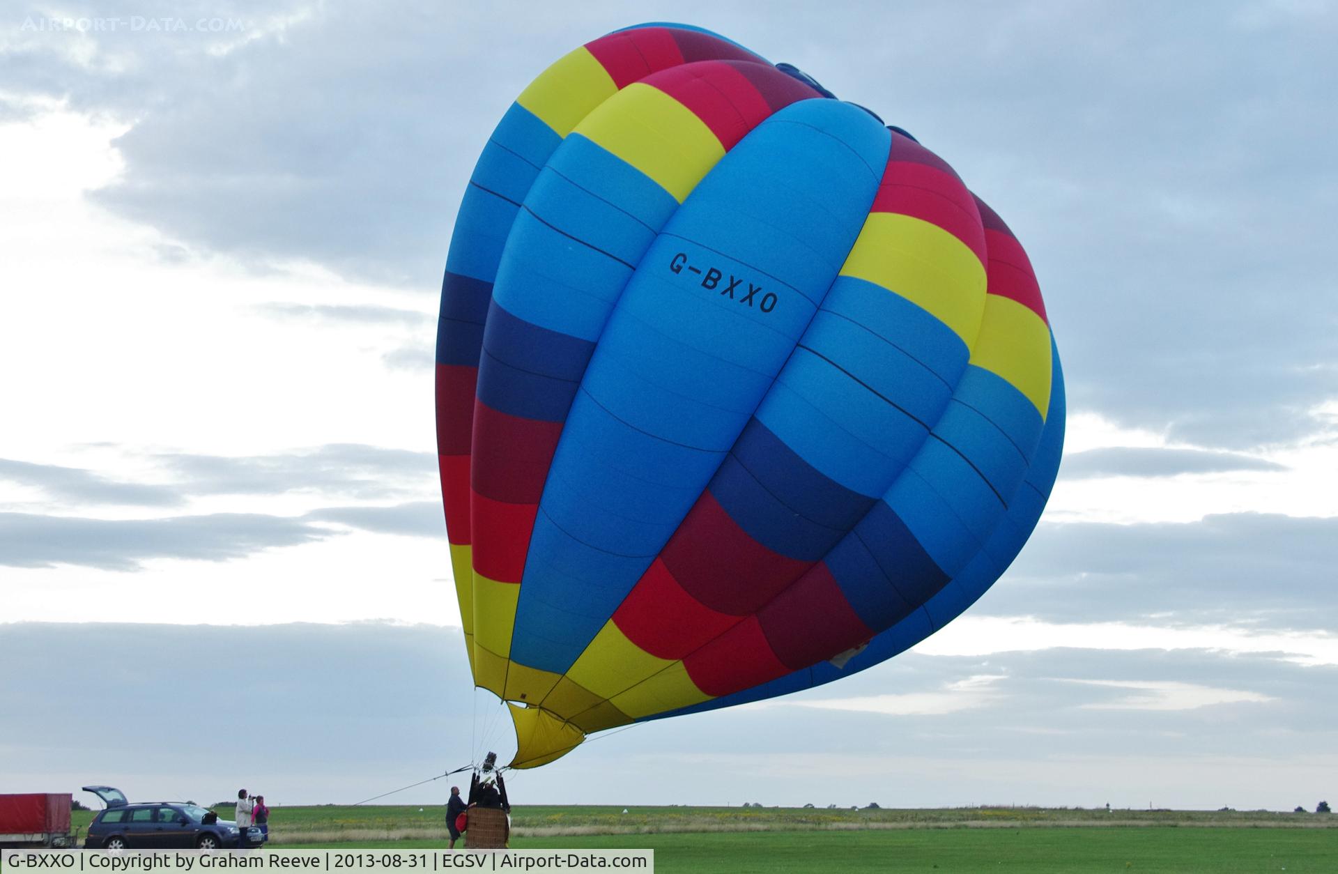 G-BXXO, 1998 Lindstrand Balloons Ltd LBL 90B C/N 534, Getting ready to get airbourne.