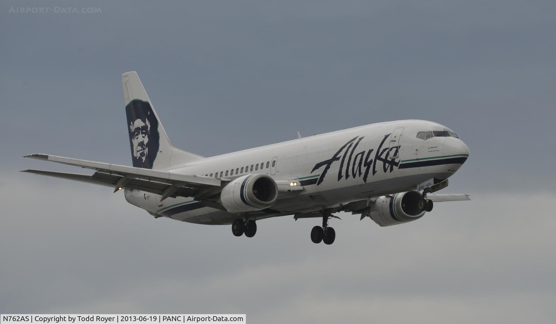 N762AS, 1992 Boeing 737-4Q8 C/N 25099, Arriving at Anchorage