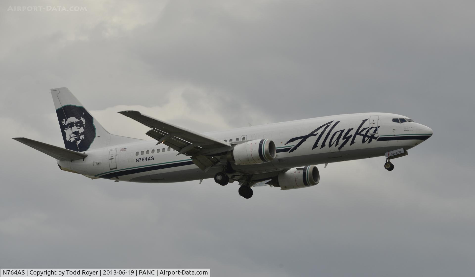N764AS, 1992 Boeing 737-4Q8 C/N 25101, Arriving at Anchorage
