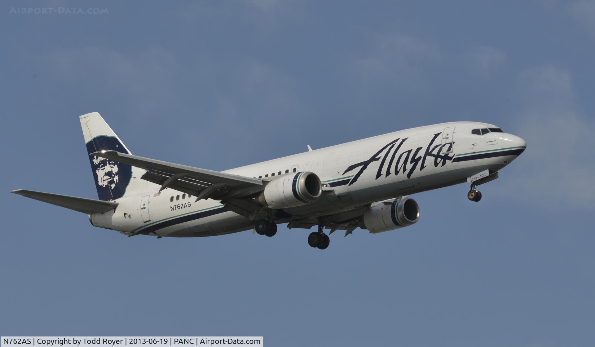N762AS, 1992 Boeing 737-4Q8 C/N 25099, Arriving at Anchorage