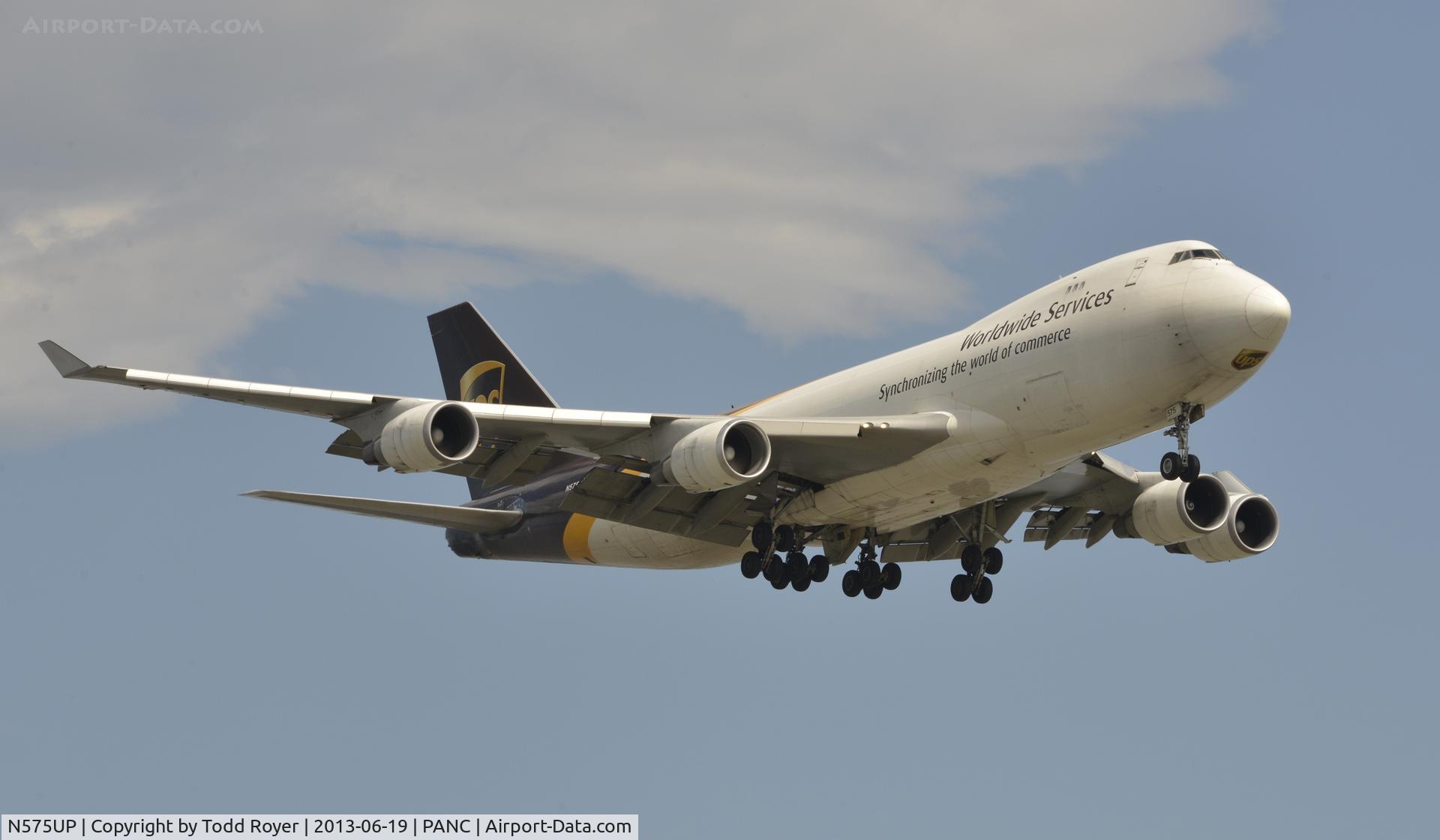 N575UP, 2008 Boeing 747-44AF C/N 35664, arriving at Anchorage