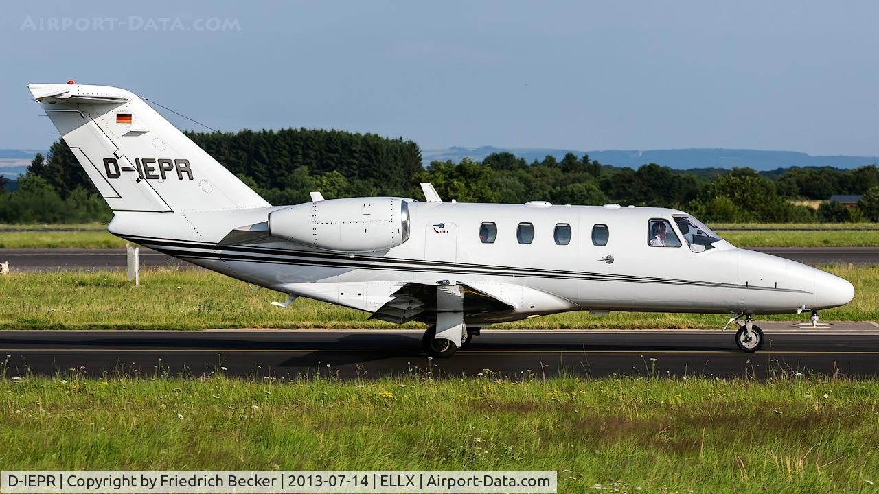 D-IEPR, 2006 Cessna 525 CitationJet CJ1+ C/N 525-0625, taxying to the active