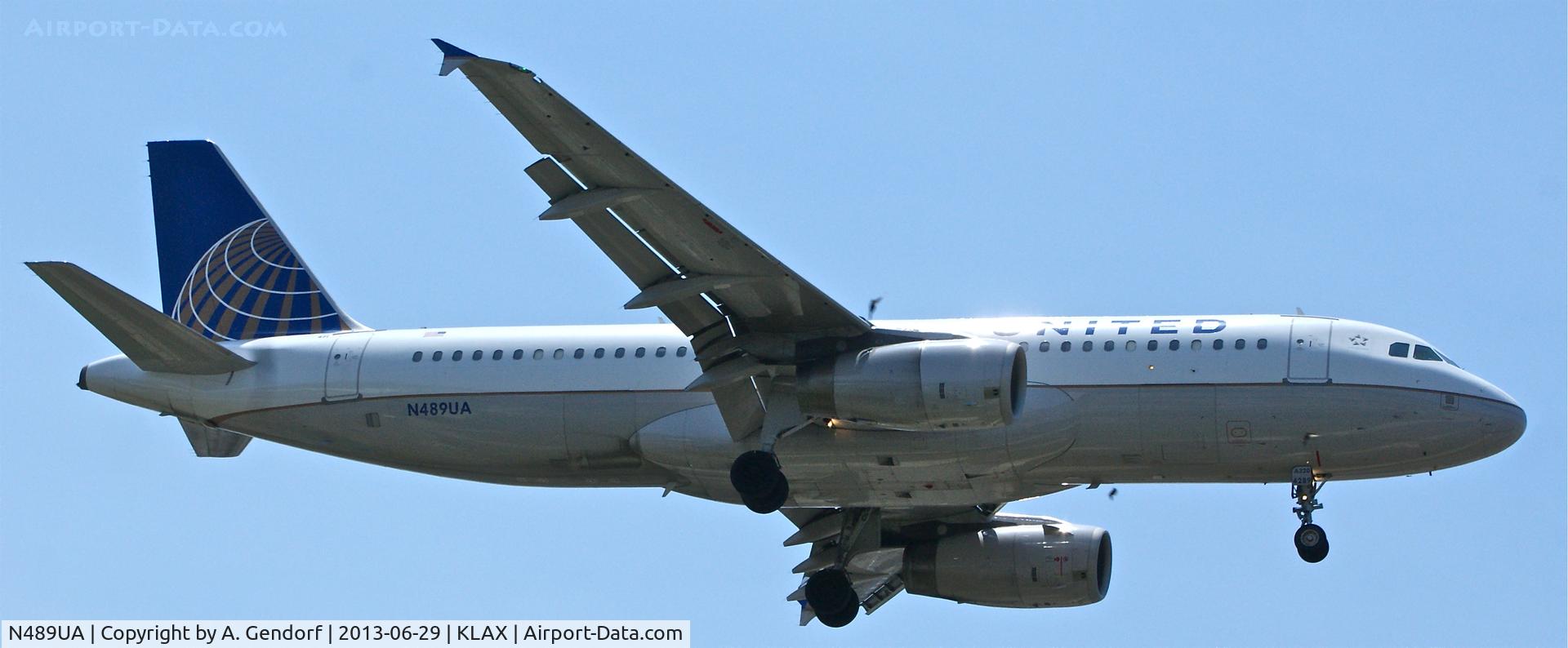 N489UA, 2002 Airbus A320-232 C/N 1702, United, is approaching Los Angeles Int´l(KLAX)