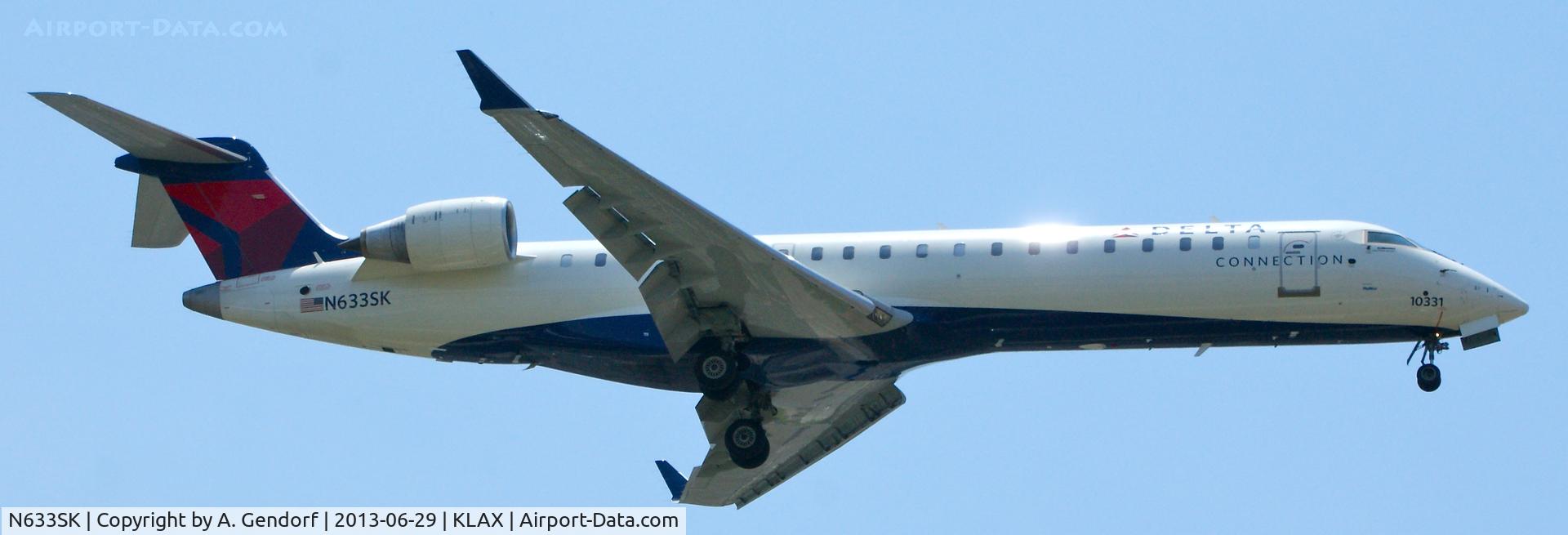 N633SK, 2011 Canadair CL-600-2C10 Regional Jet CRJ-700 C/N 10331, Sky West (Delta Connection cs.), is here landing at Los Angeles Int´l(KLAX)