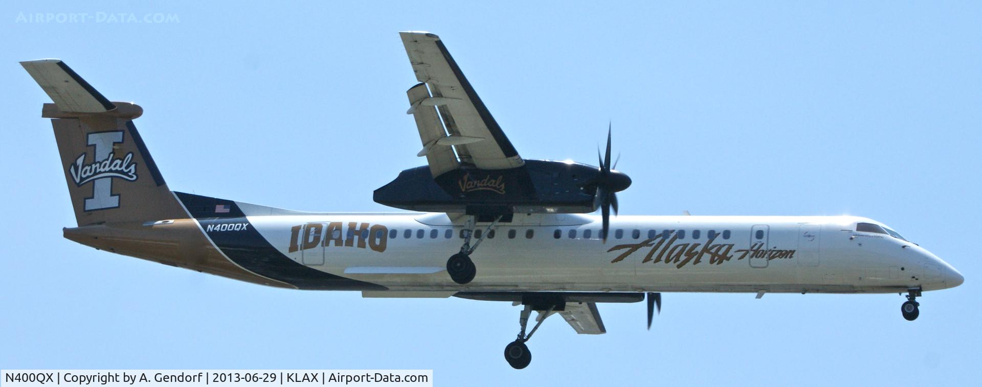 N400QX, 2000 Bombardier DHC-8-402 Dash 8 C/N 4030, Horizon Air (Idaho Vandals cs.), is here on short finals at Los Angeles Int´l(KLAX)