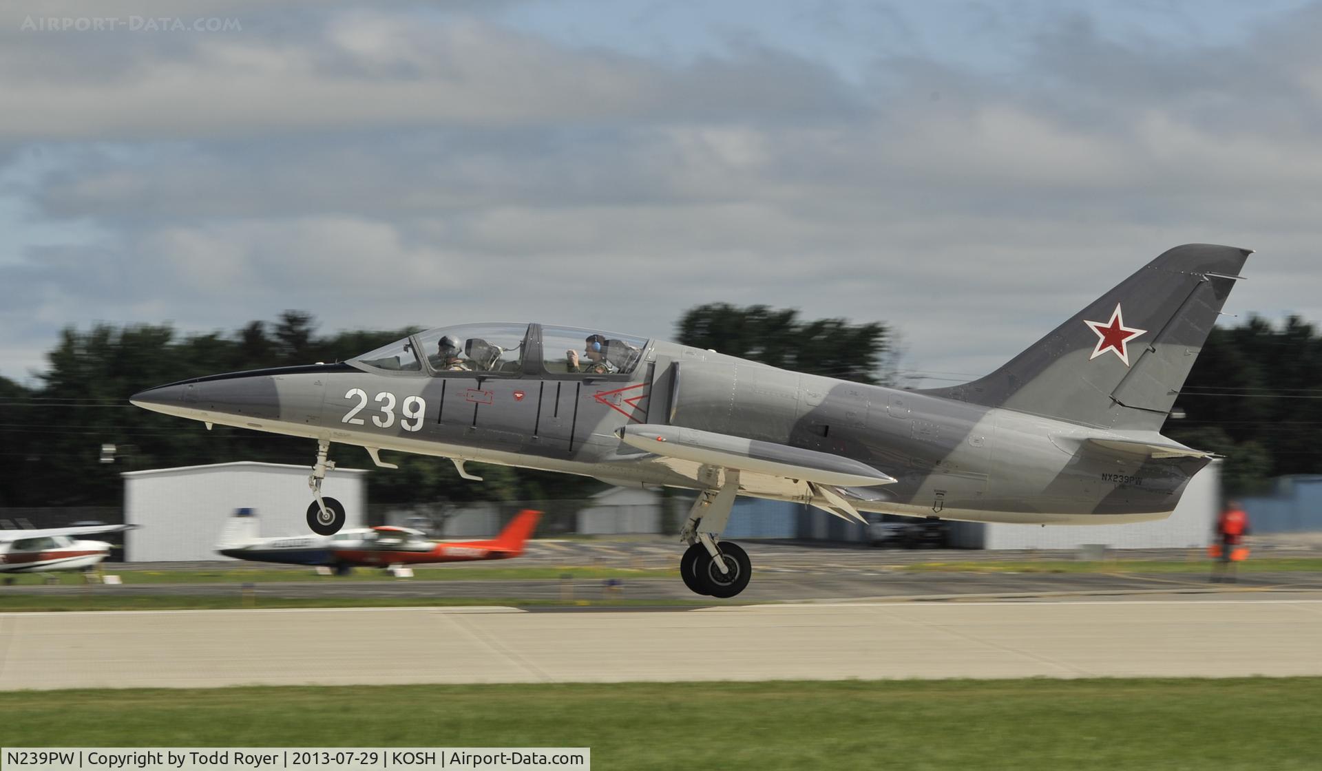 N239PW, 1979 Aero L-39C Albatros Albatros C/N 931526, Airventure 2013