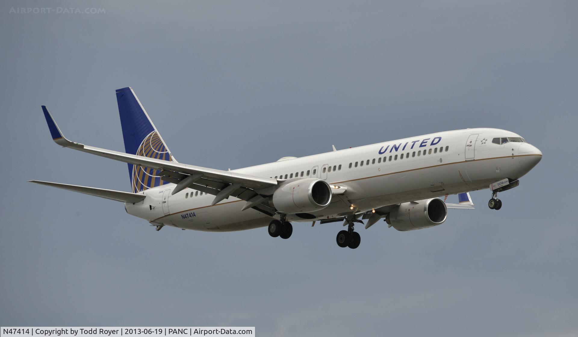 N47414, 2008 Boeing 737-924/ER C/N 32827, Arriving at Anchorage