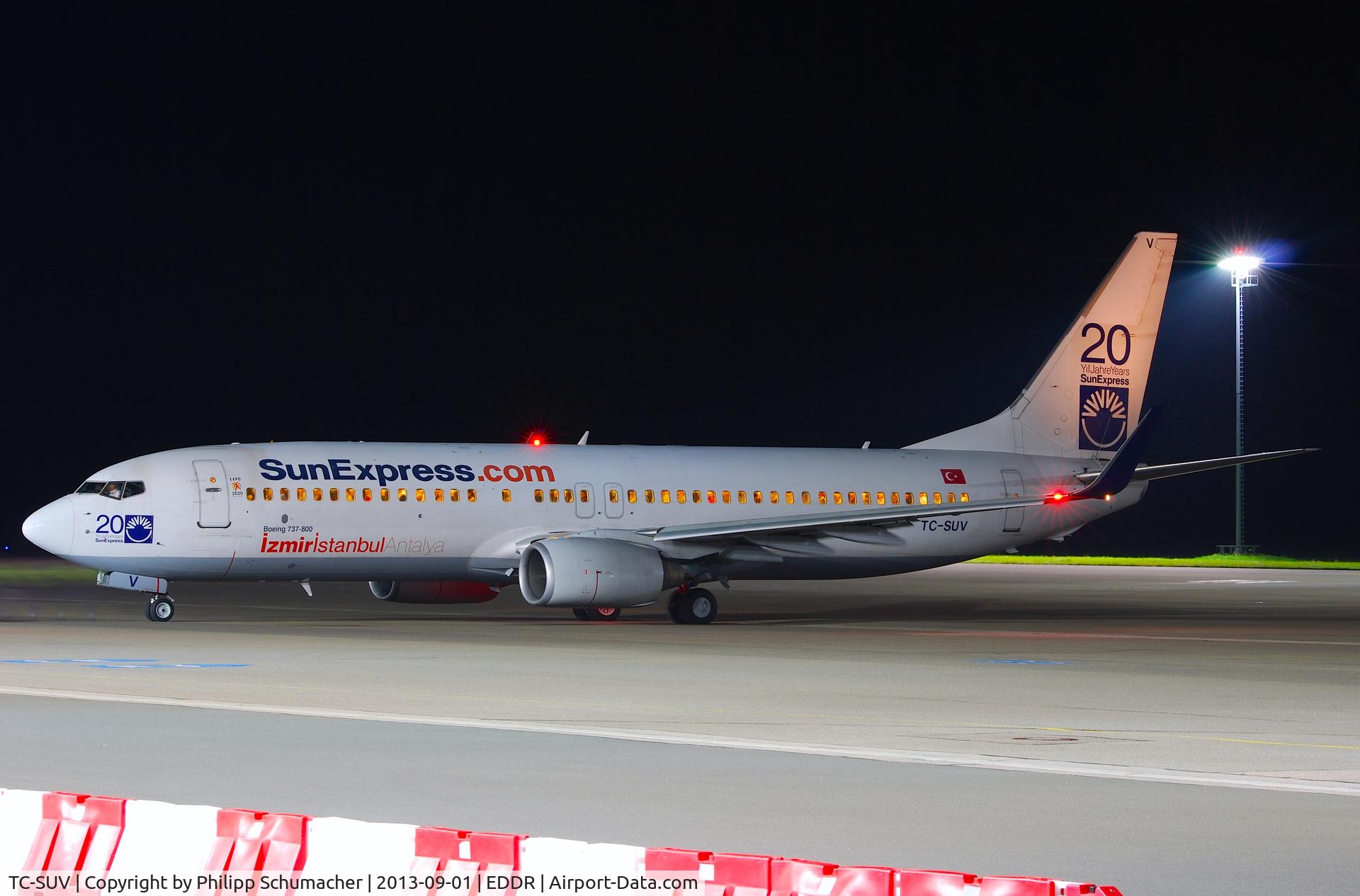 TC-SUV, 2001 Boeing 737-86N C/N 30807, This evening with TC-SUV