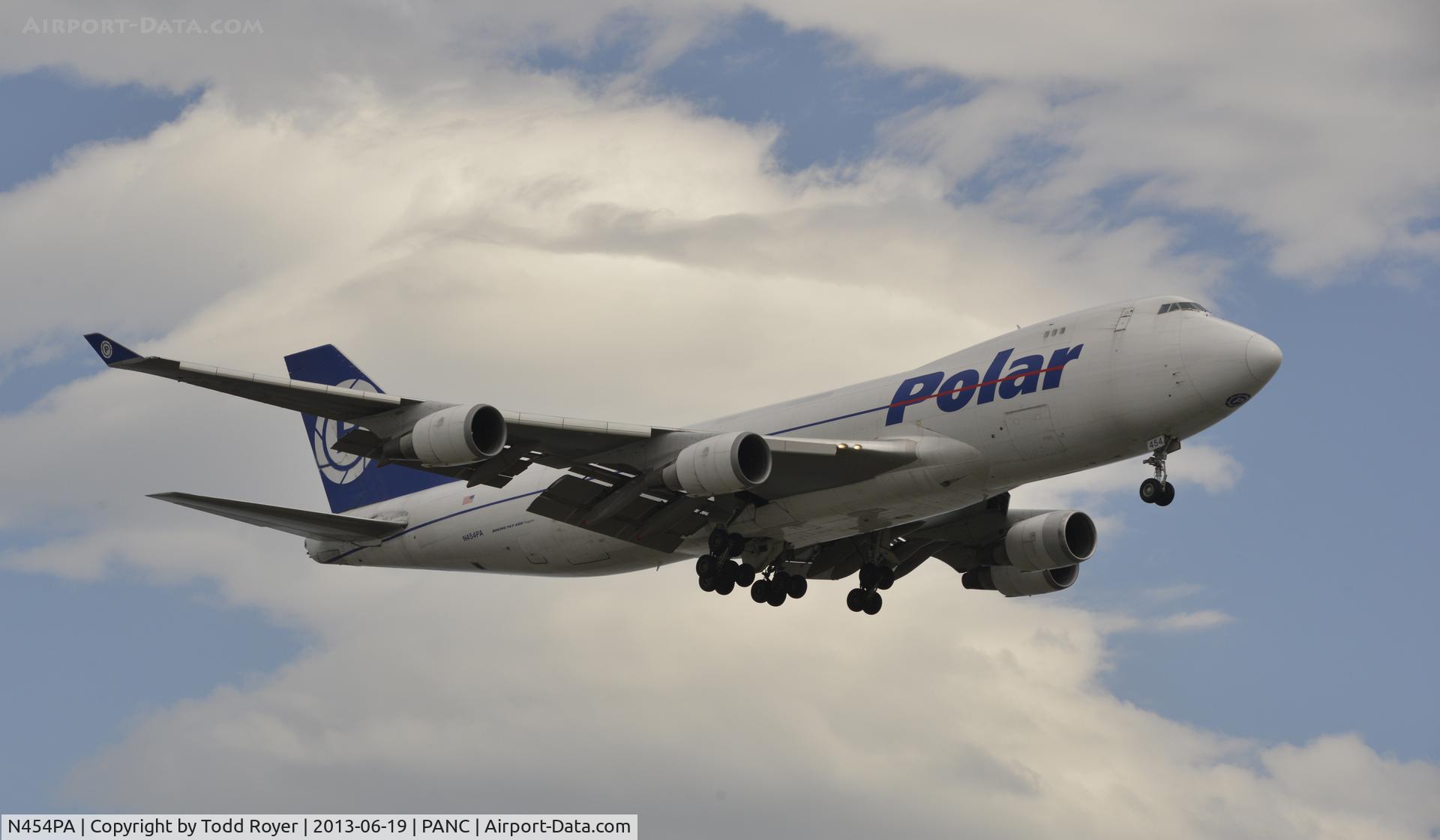 N454PA, 2002 Boeing 747-46NF C/N 30812, Arriving at Anchorage