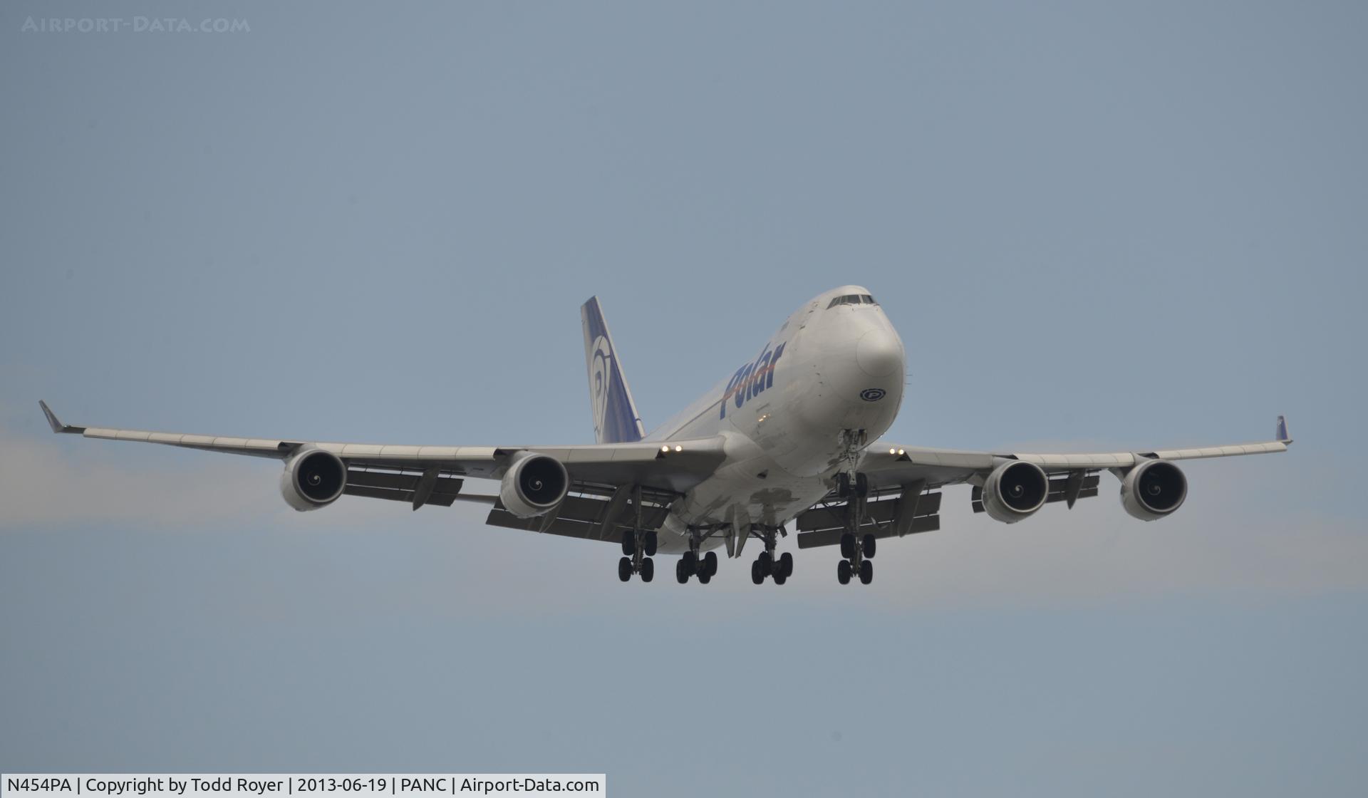 N454PA, 2002 Boeing 747-46NF C/N 30812, Arriving at Anchorage