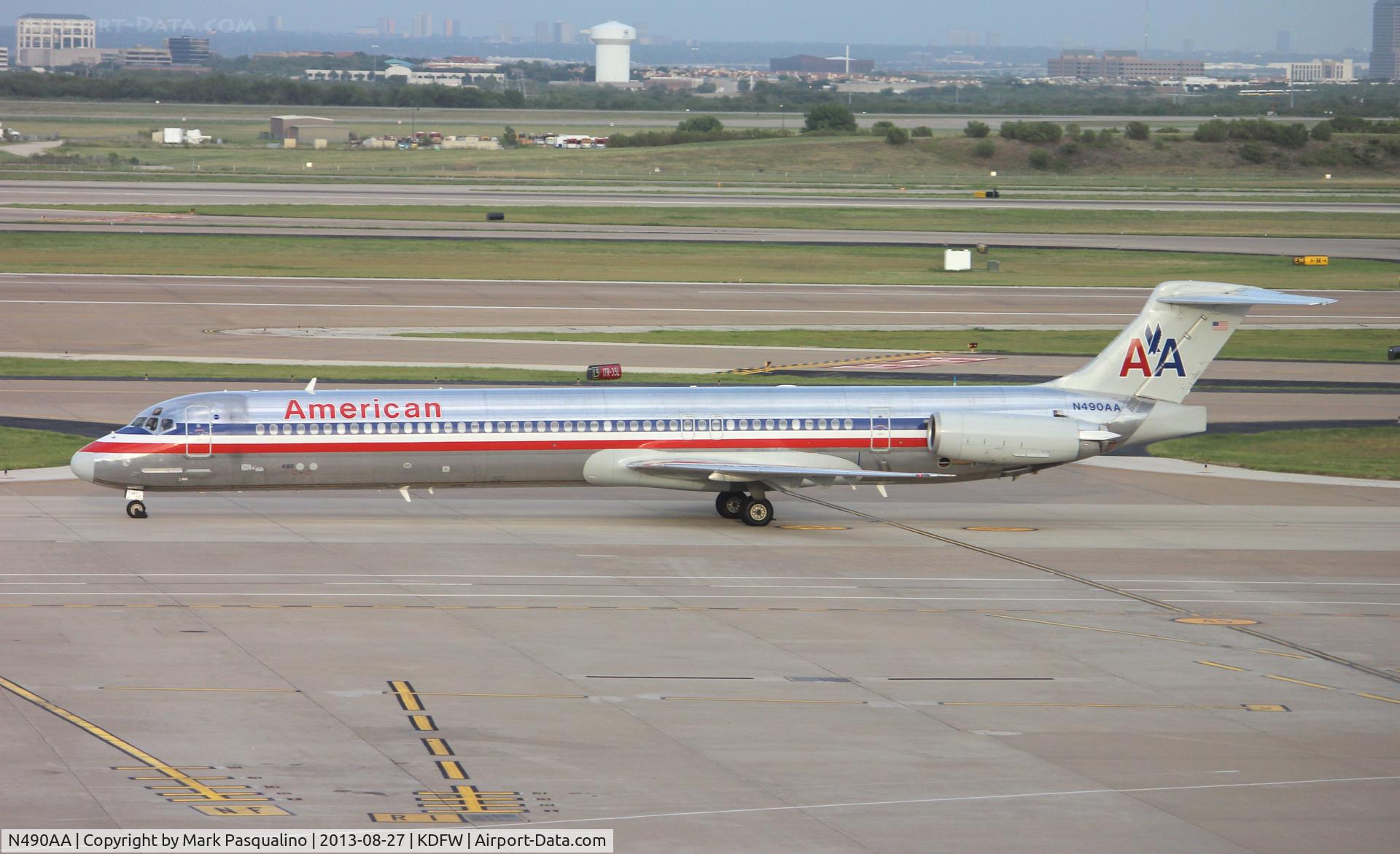N490AA, 1989 McDonnell Douglas MD-82 (DC-9-82) C/N 49683, MD-82