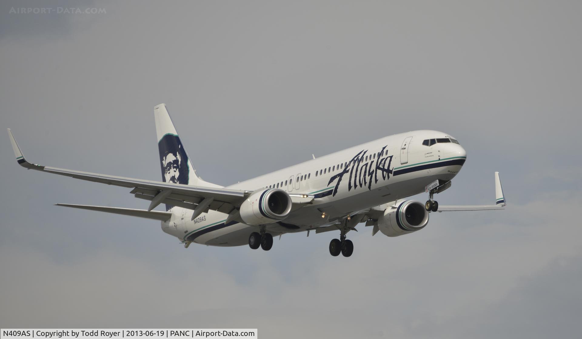N409AS, 2012 Boeing 737-990/ER C/N 41733, Arriving at Anchorage