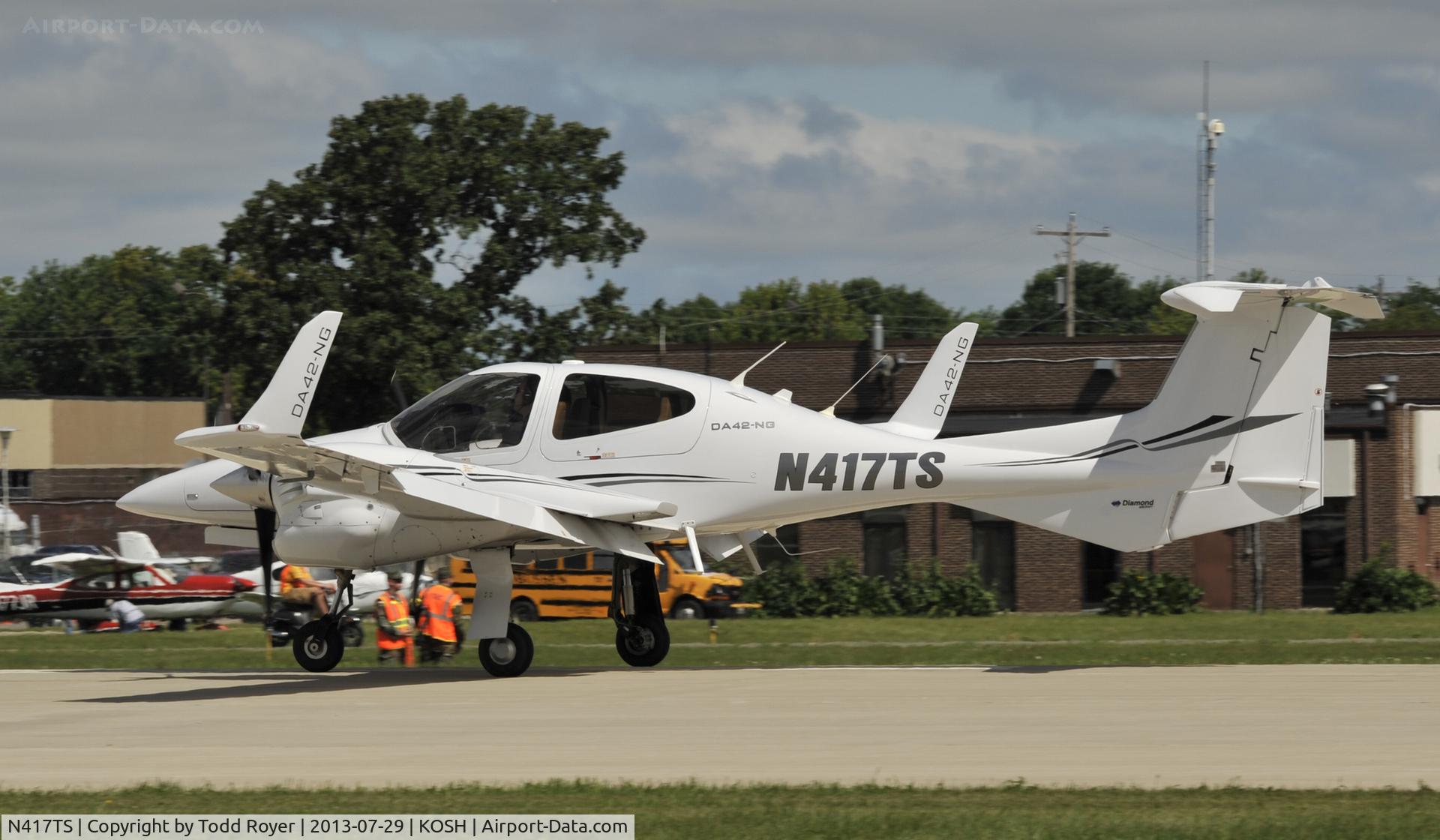 N417TS, 2006 Diamond DA-42 Twin Star C/N 42.AC017, Airventure 2013