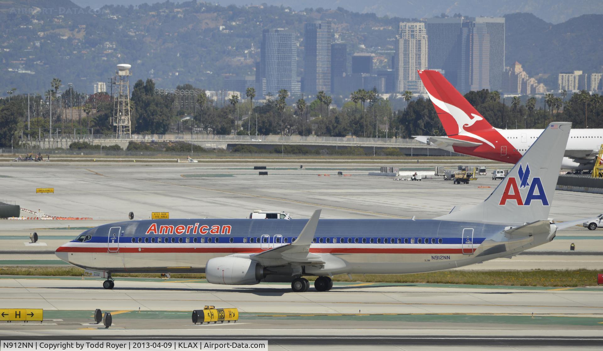 N912NN, 2012 Boeing 737-823 C/N 33319, Taxiing at LAX