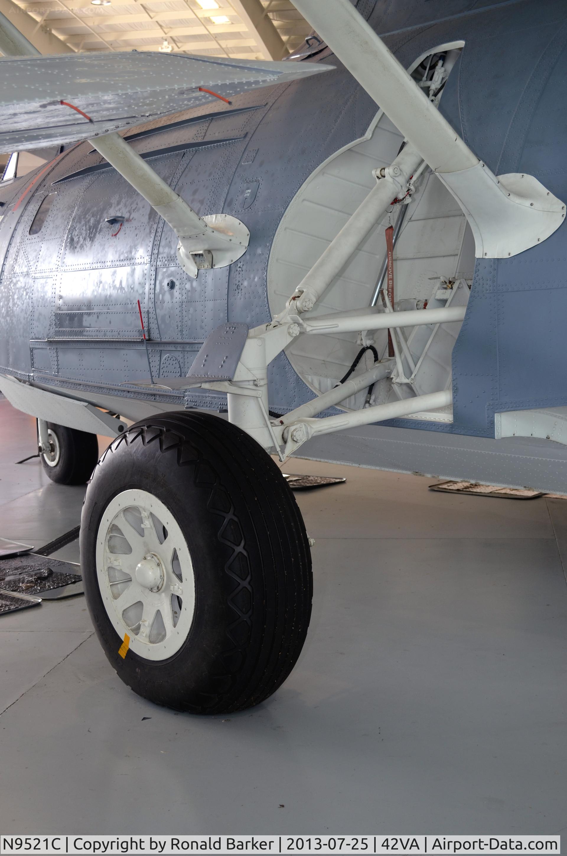 N9521C, 1943 Consolidated Vultee 28-5ACF C/N 1656, BU 48294, Main landing gear, Military Aviation Museum, Pungo, VA