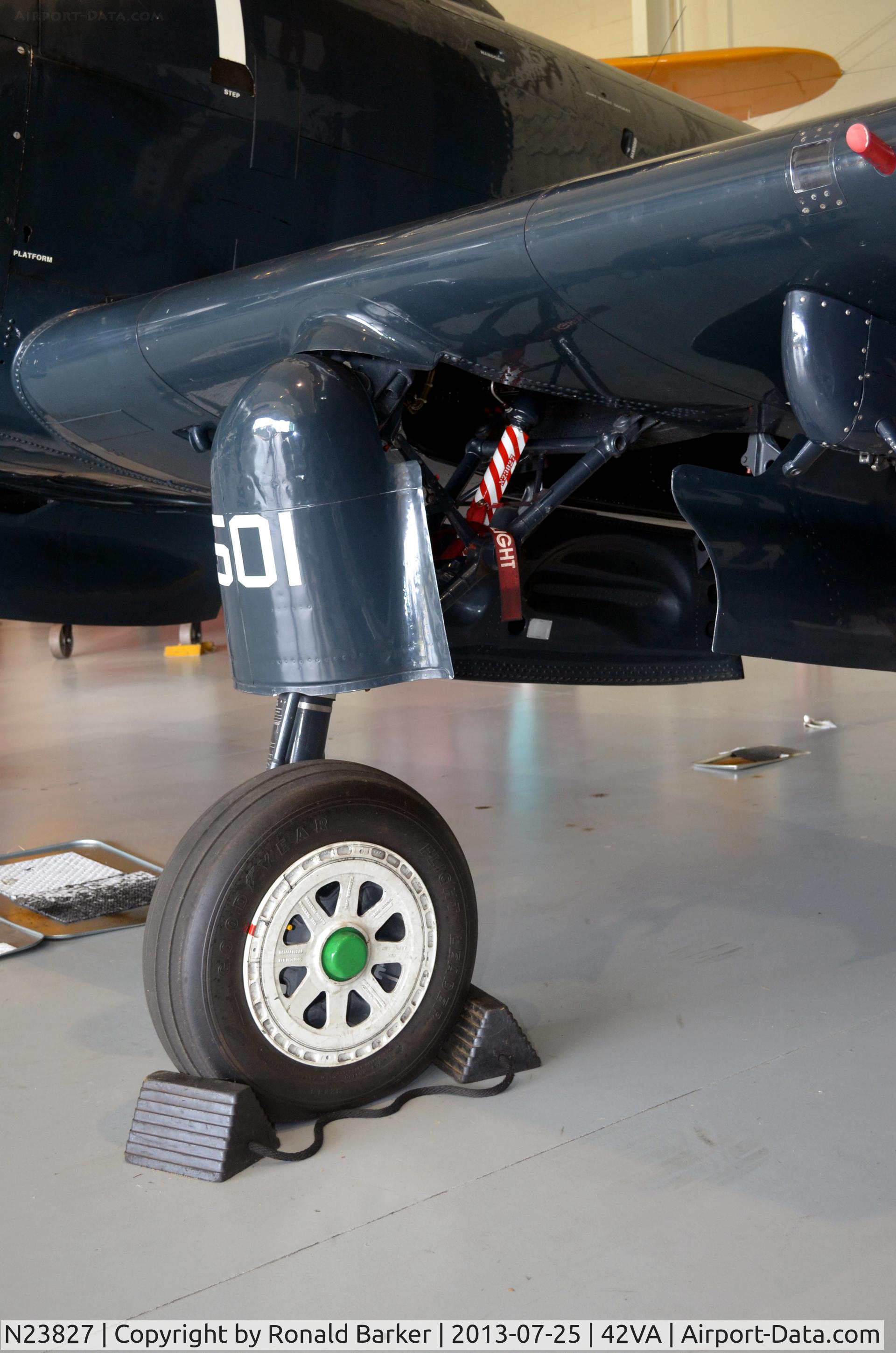 N23827, 1949 Douglas AD-4 C/N 7133, BU 123827, Left main gear, Military Aviation Museum, Pungo, VA