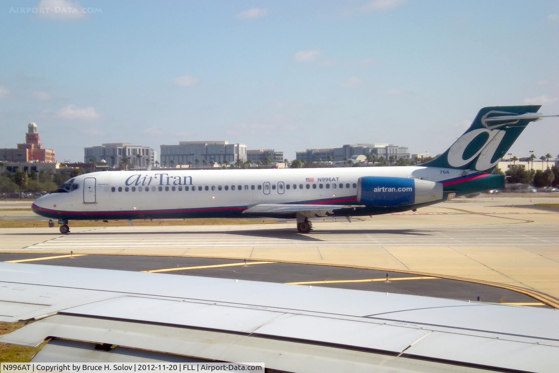 N996AT, 2002 Boeing 717-200 C/N 55140, on the tarmac
