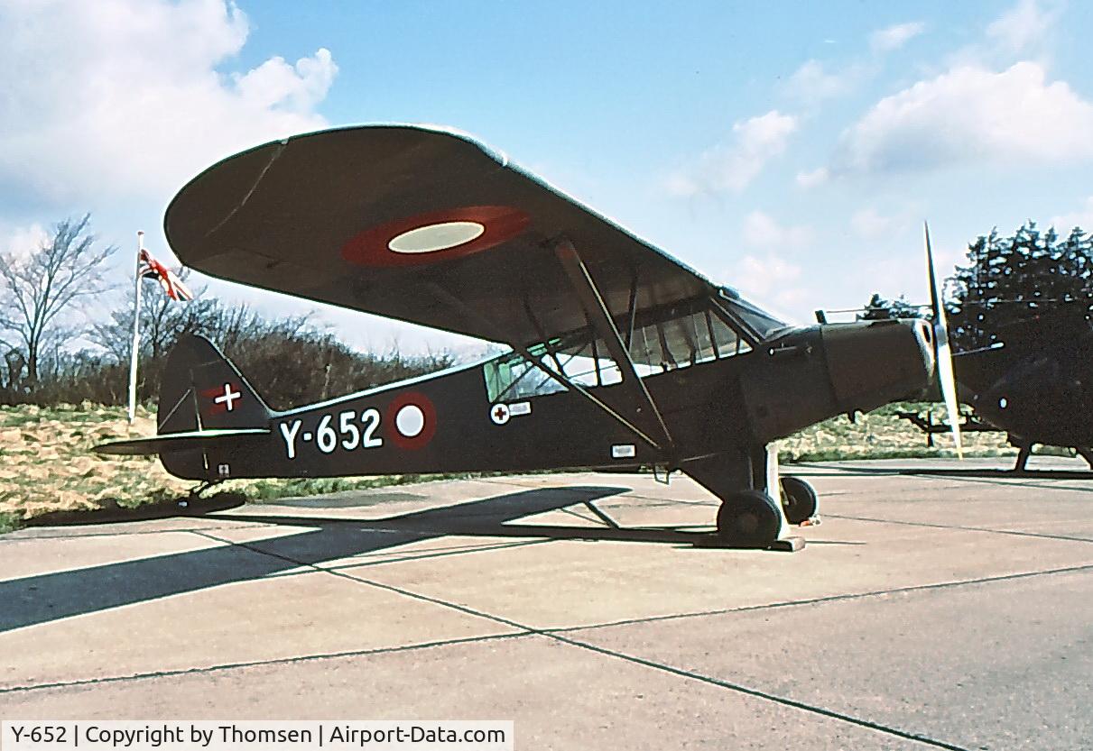 Y-652, 1953 Piper L-18C Super Cub (PA-18-95) C/N 18-3151, the piper oy- azz before it vores sould to civil