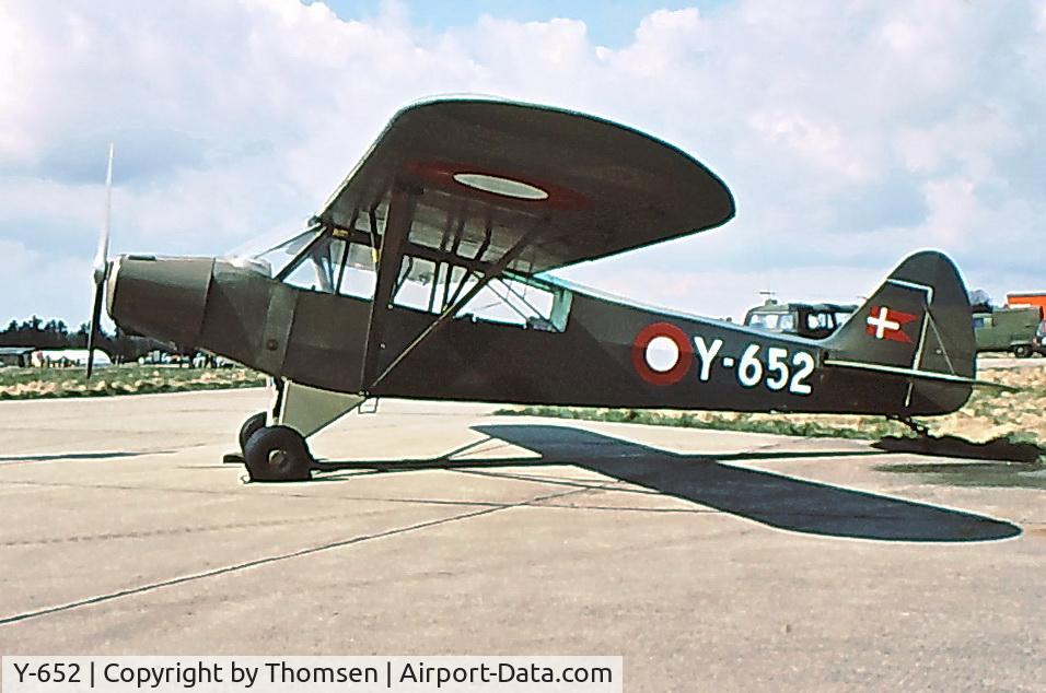 Y-652, 1953 Piper L-18C Super Cub (PA-18-95) C/N 18-3151, Before its sold to civil.