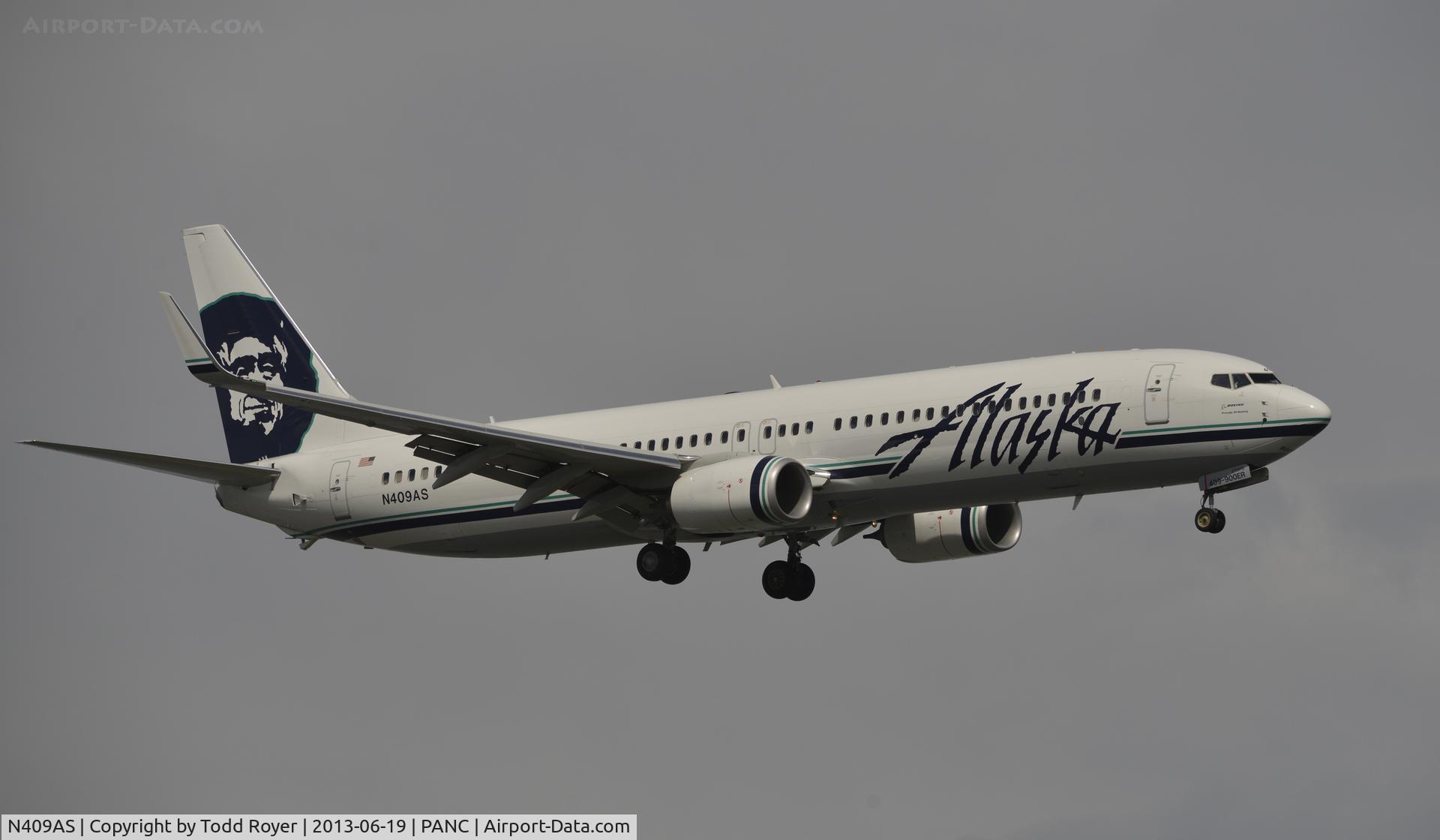 N409AS, 2012 Boeing 737-990/ER C/N 41733, Arriving at Anchorage