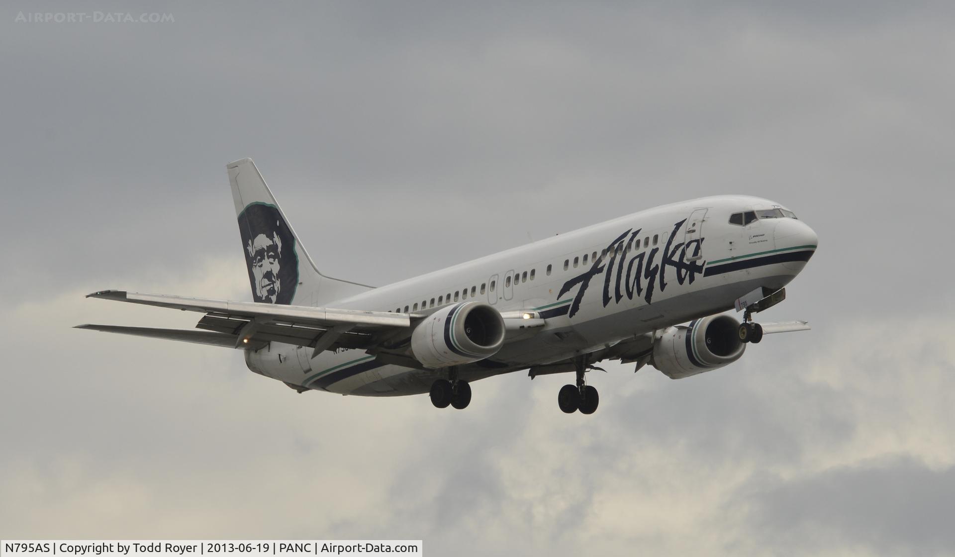 N795AS, 1998 Boeing 737-490 C/N 28890, Arriving at Anchorage