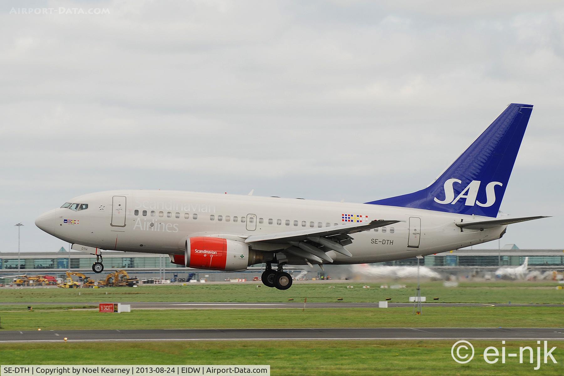 SE-DTH, 1999 Boeing 737-683 C/N 28313, Landing Rwy 28 at Dublin.