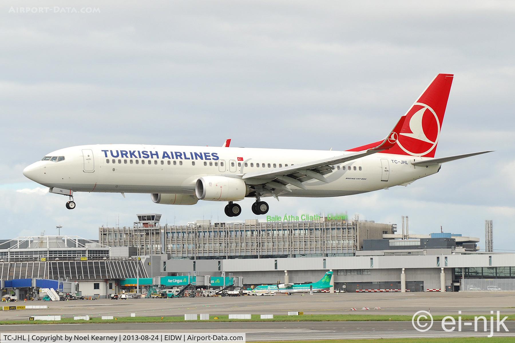 TC-JHL, 2011 Boeing 737-8F2 C/N 40976, Landing Rwy 28 at Dublin.