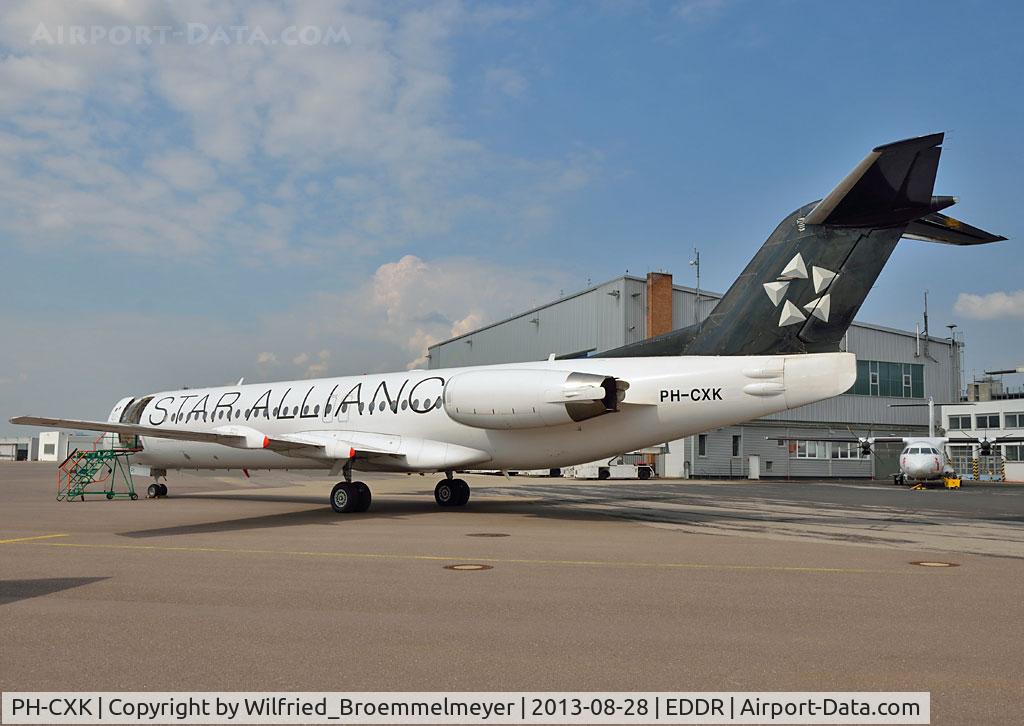 PH-CXK, 1990 Fokker 100 (F-28-0100) C/N 11313, Aircraft is prepared for a testflight.