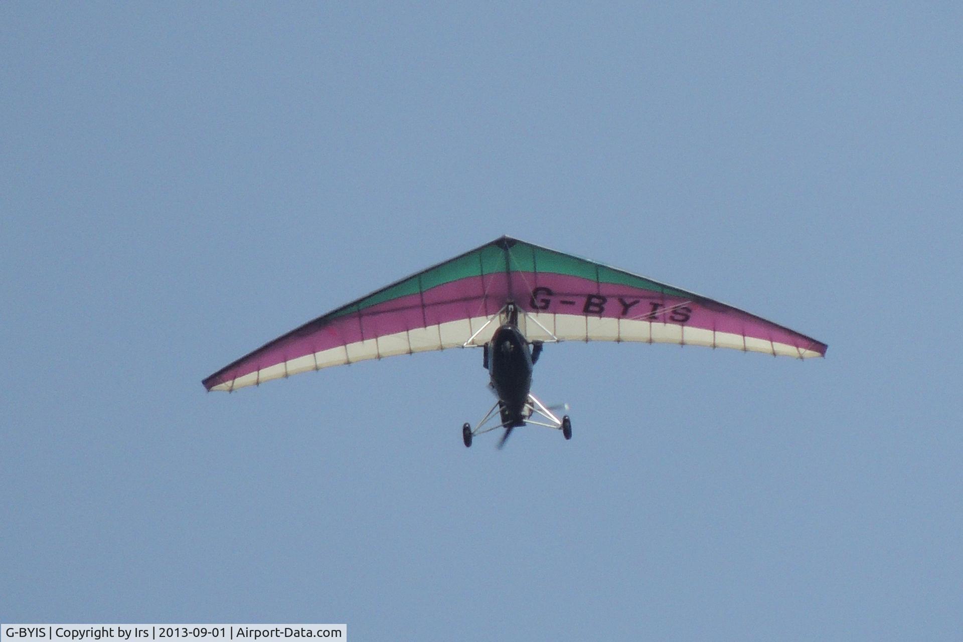 G-BYIS, 1999 Pegasus Quantum 15-912 C/N 7508, Taken at powderham castle near Exeter Devon.