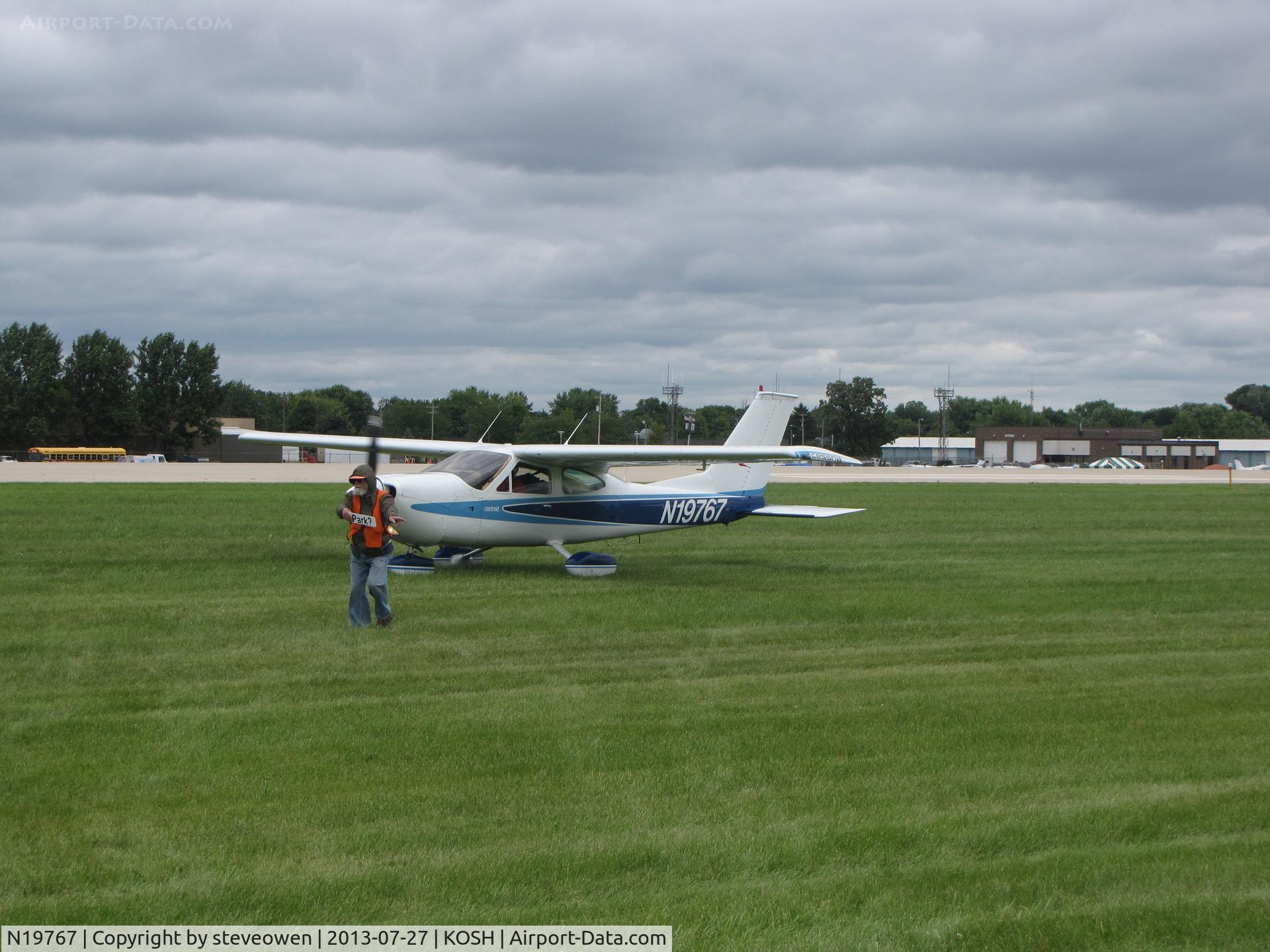 N19767, 1976 Cessna 177B Cardinal C/N 17702593, On the Grass taxi way at Oshkosh