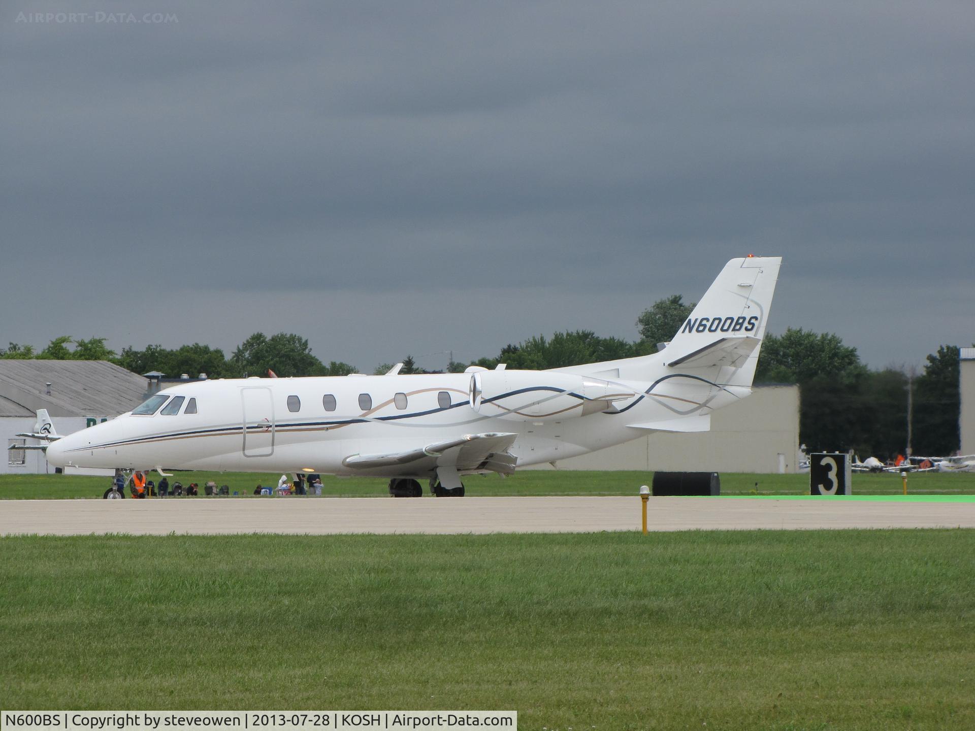 N600BS, 2001 Cessna 560XL Citation Excel C/N 560-5162, Landing at Oshkosh