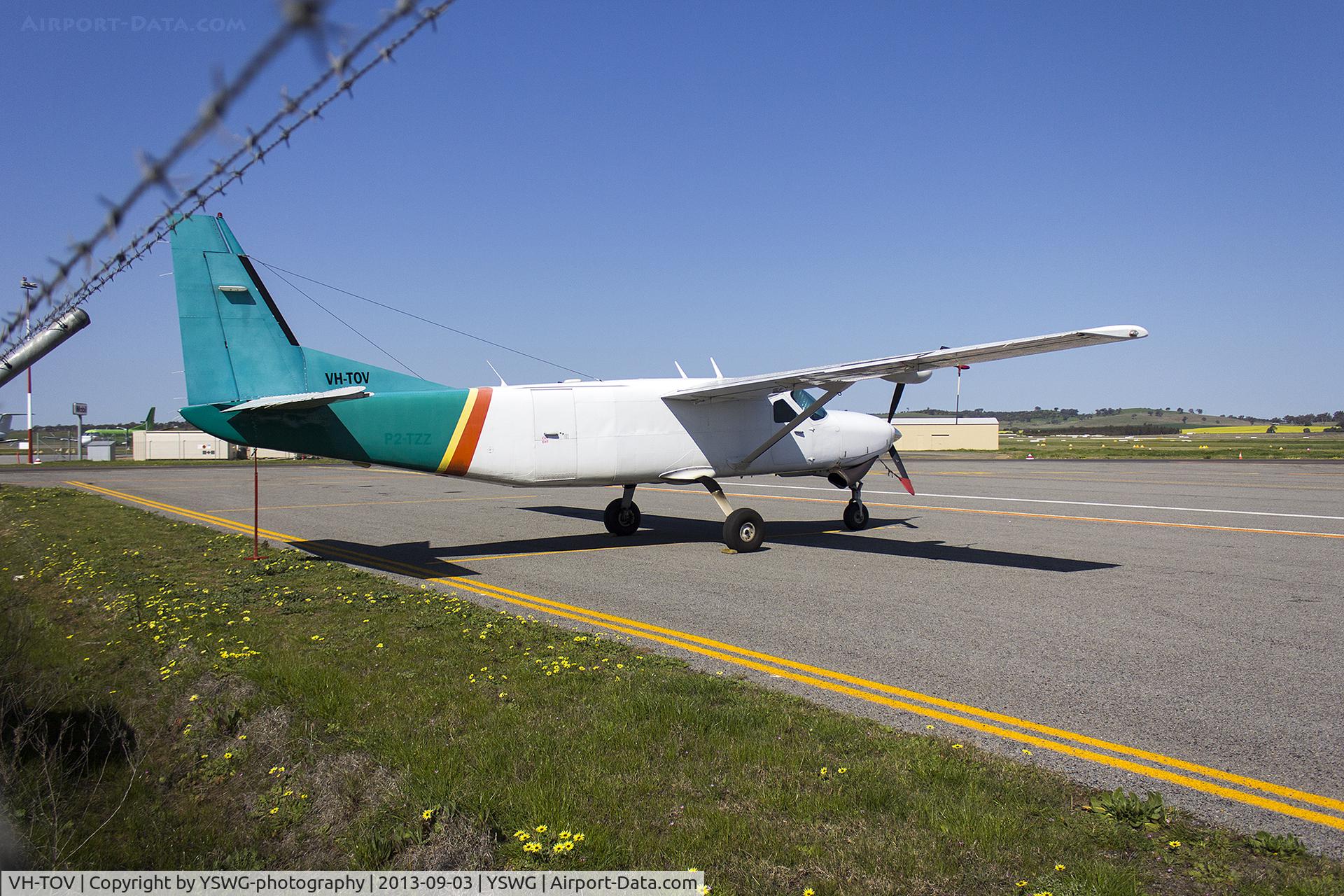 VH-TOV, 1999 Cessna 208B Super Cargomaster C/N 208B0769, Wagga Air Centre (VH-TOV) Cessna 208B Super Cargomaster (ex Jetcraft Air Cargo VH-UZB) at Wagga Wagga Airport.