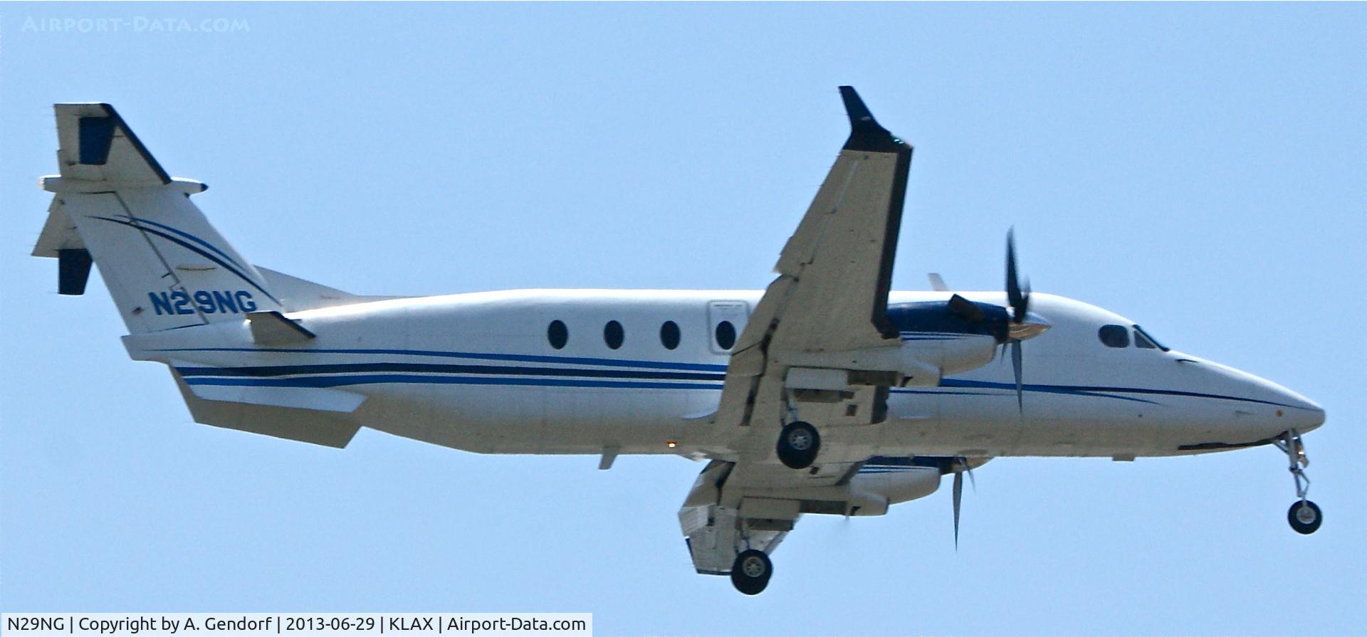 N29NG, 1997 Beech 1900D C/N UE-303, Northrop Grumman Systems (untitled), is landing at Los Angeles Int´l(KLAX)