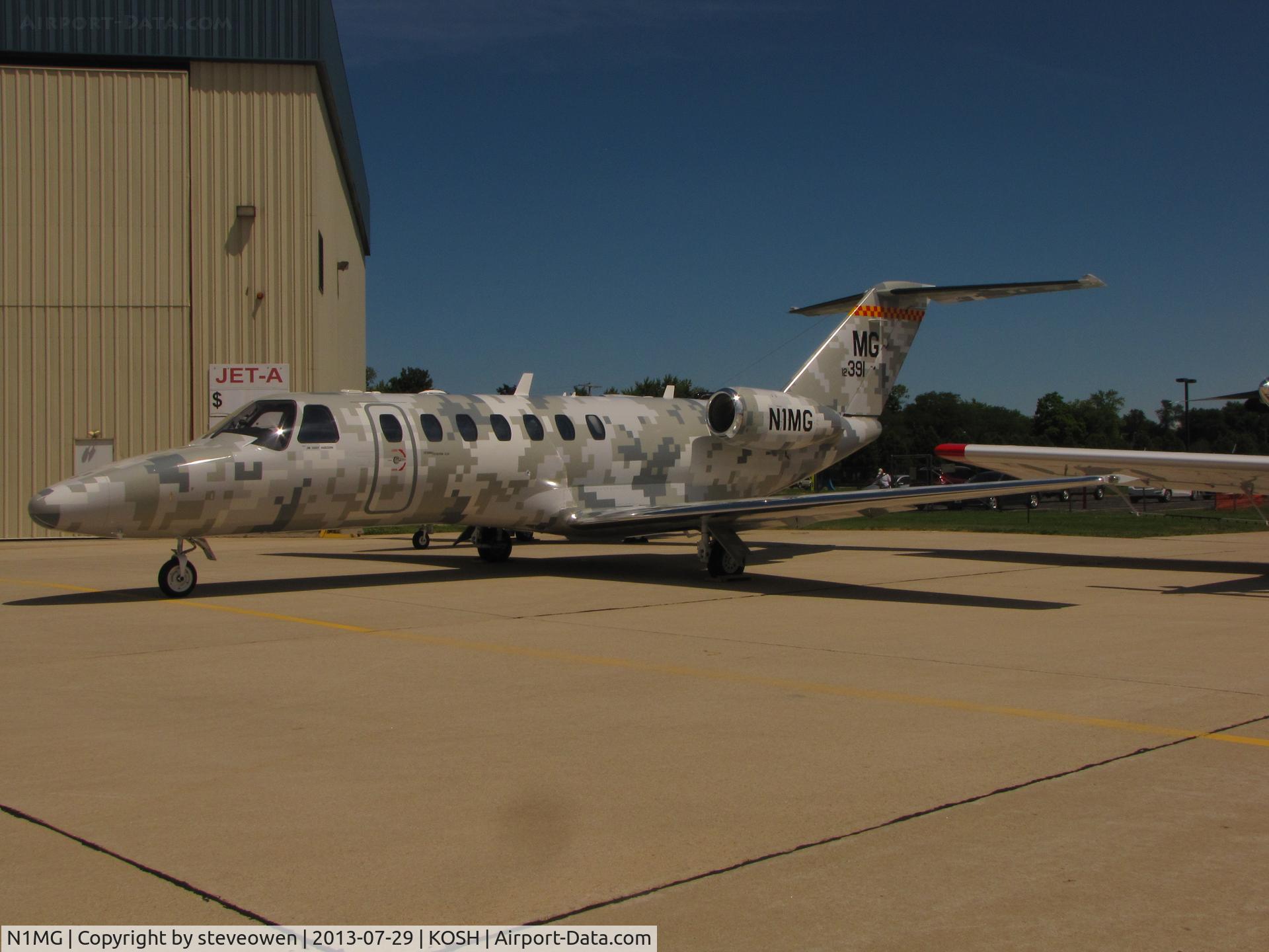 N1MG, 2012 Cessna 525B CitationJet CJ3 C/N 525B-0391, Orion FBO ramp