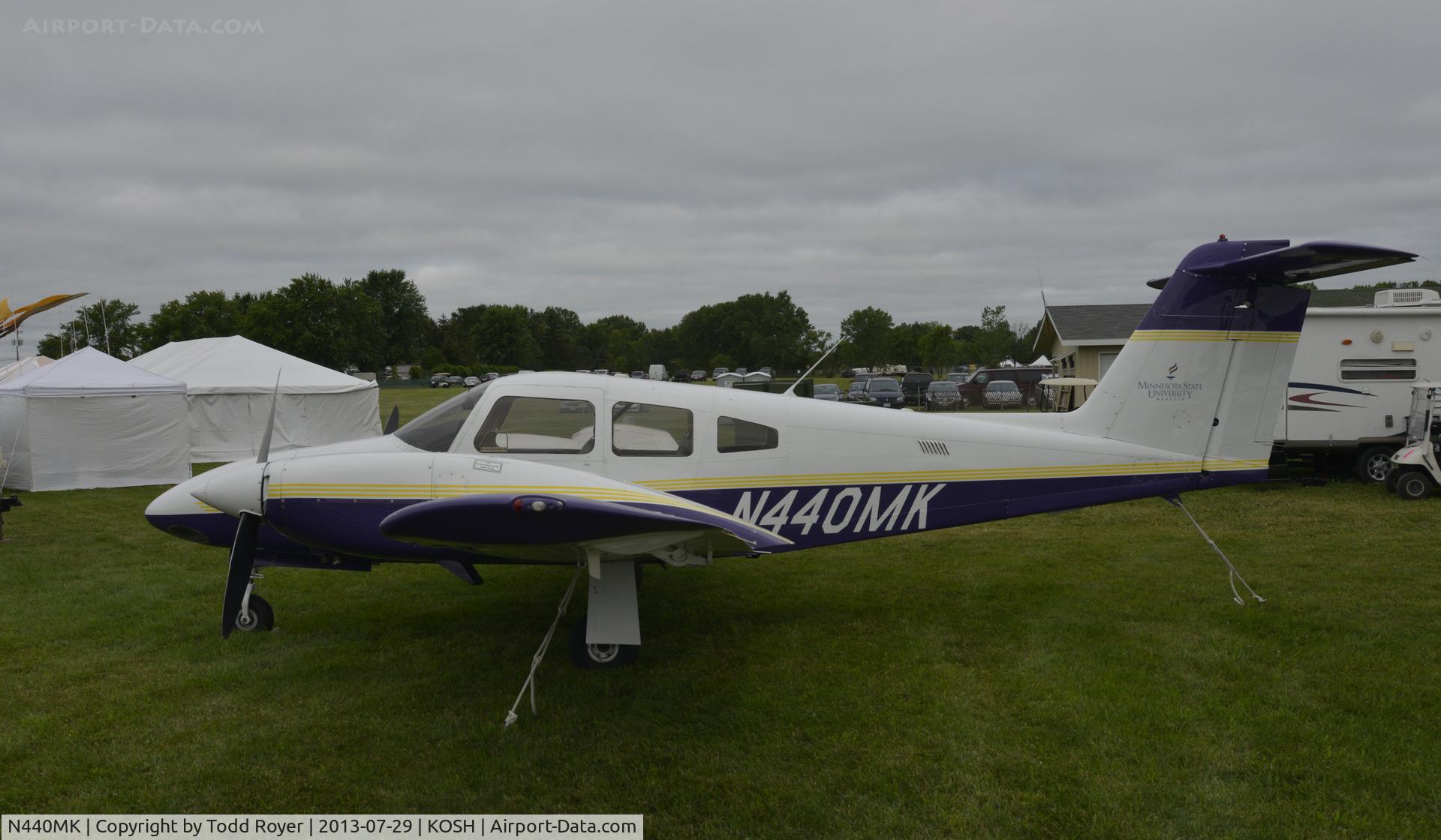 N440MK, 2001 Piper PA-44-180 Seminole C/N 4496068, Airventure 2013