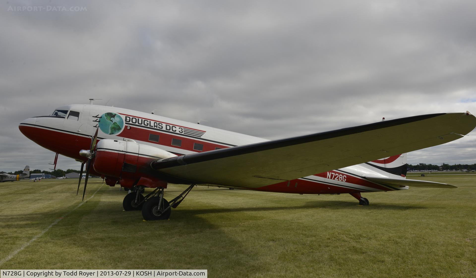 N728G, 1942 Douglas DC-3C (C-47-DL) C/N 4359, Airventure 2013