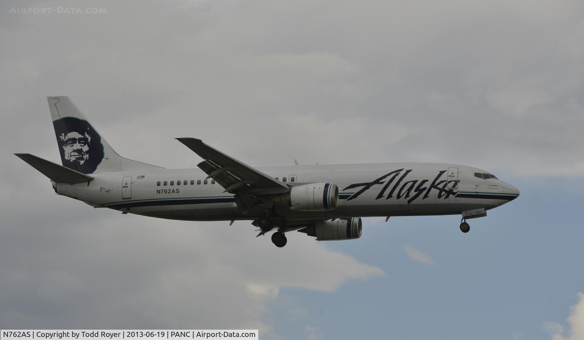 N762AS, 1992 Boeing 737-4Q8 C/N 25099, Arriving at Anchorage