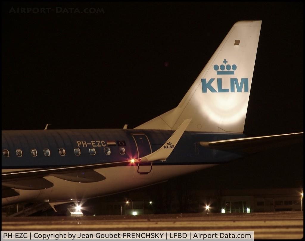 PH-EZC, 2008 Embraer 190LR (ERJ-190-100LR) C/N 19000250, night stop