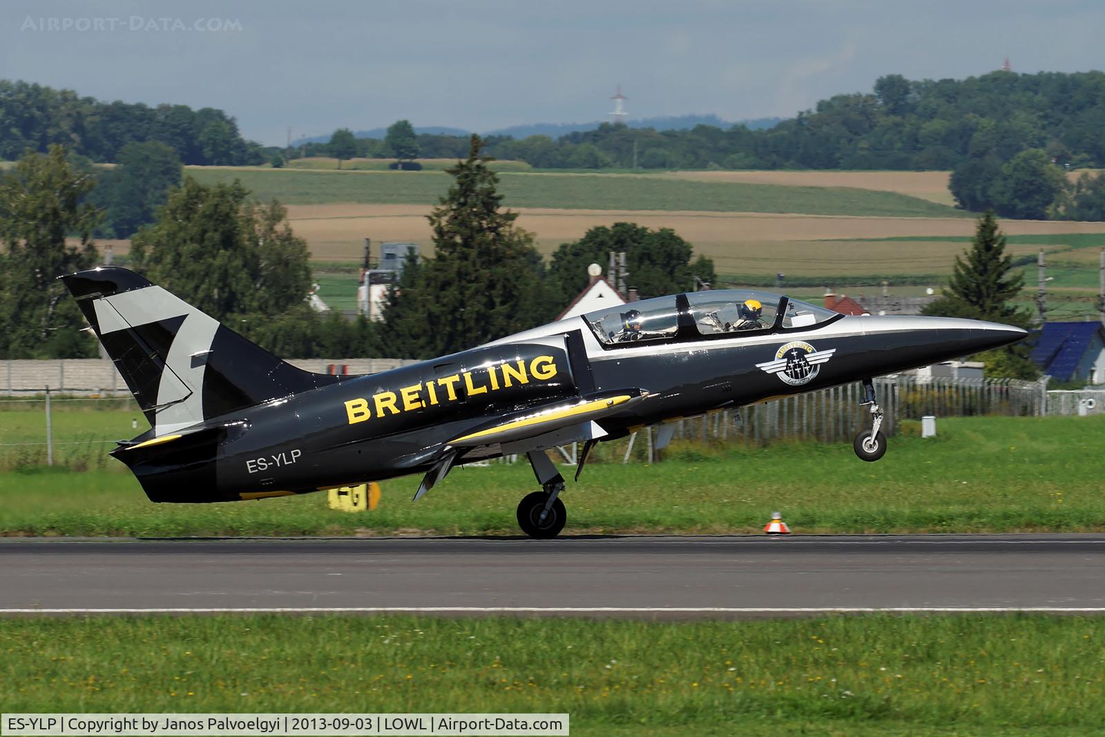 ES-YLP, Aero L-39 Albatros C/N 533620, Breitling Jet Team Aero L-39 Albatros landing in LOWL/LNZ